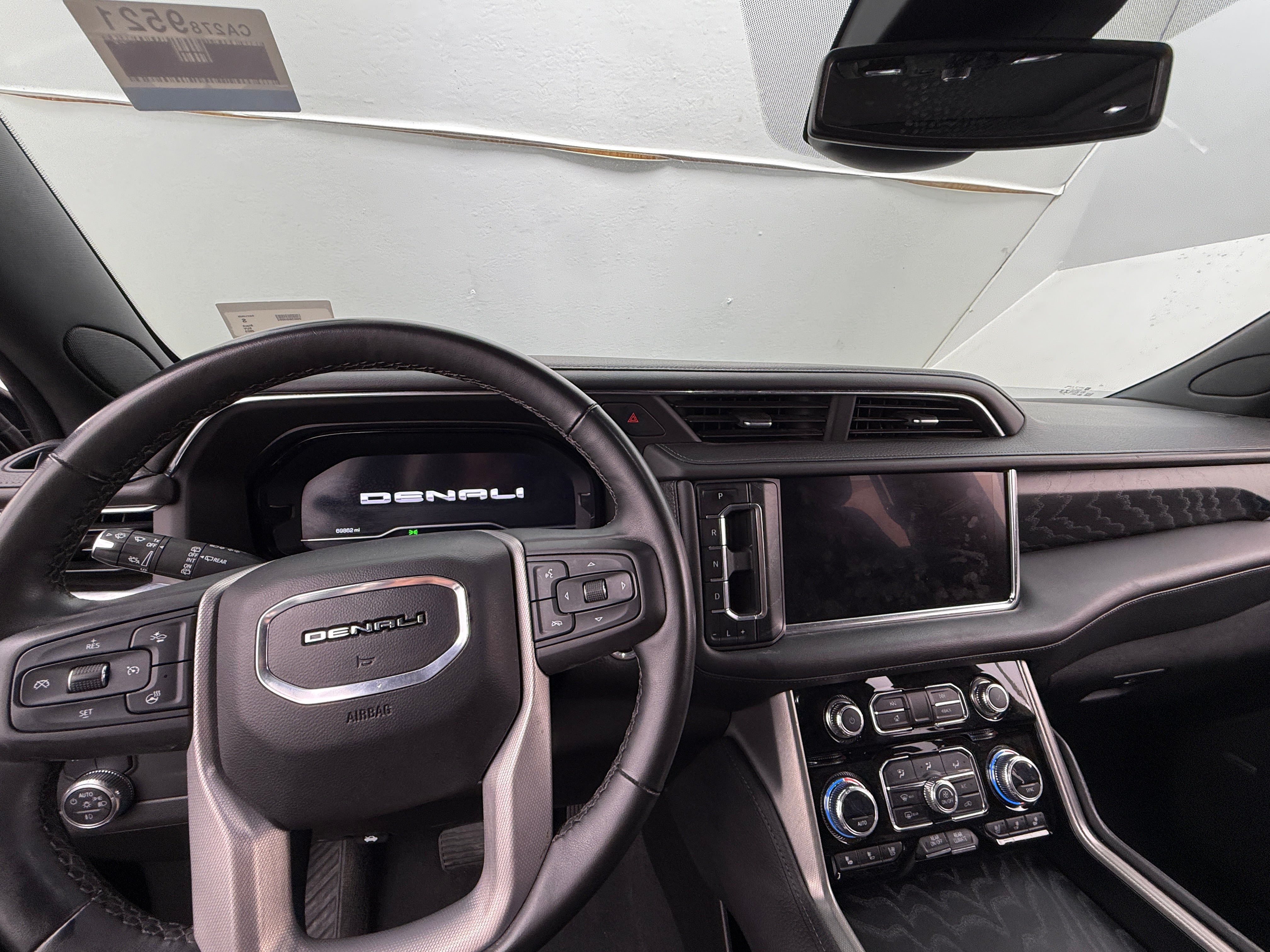 2023 GMC Yukon XL Denali 3