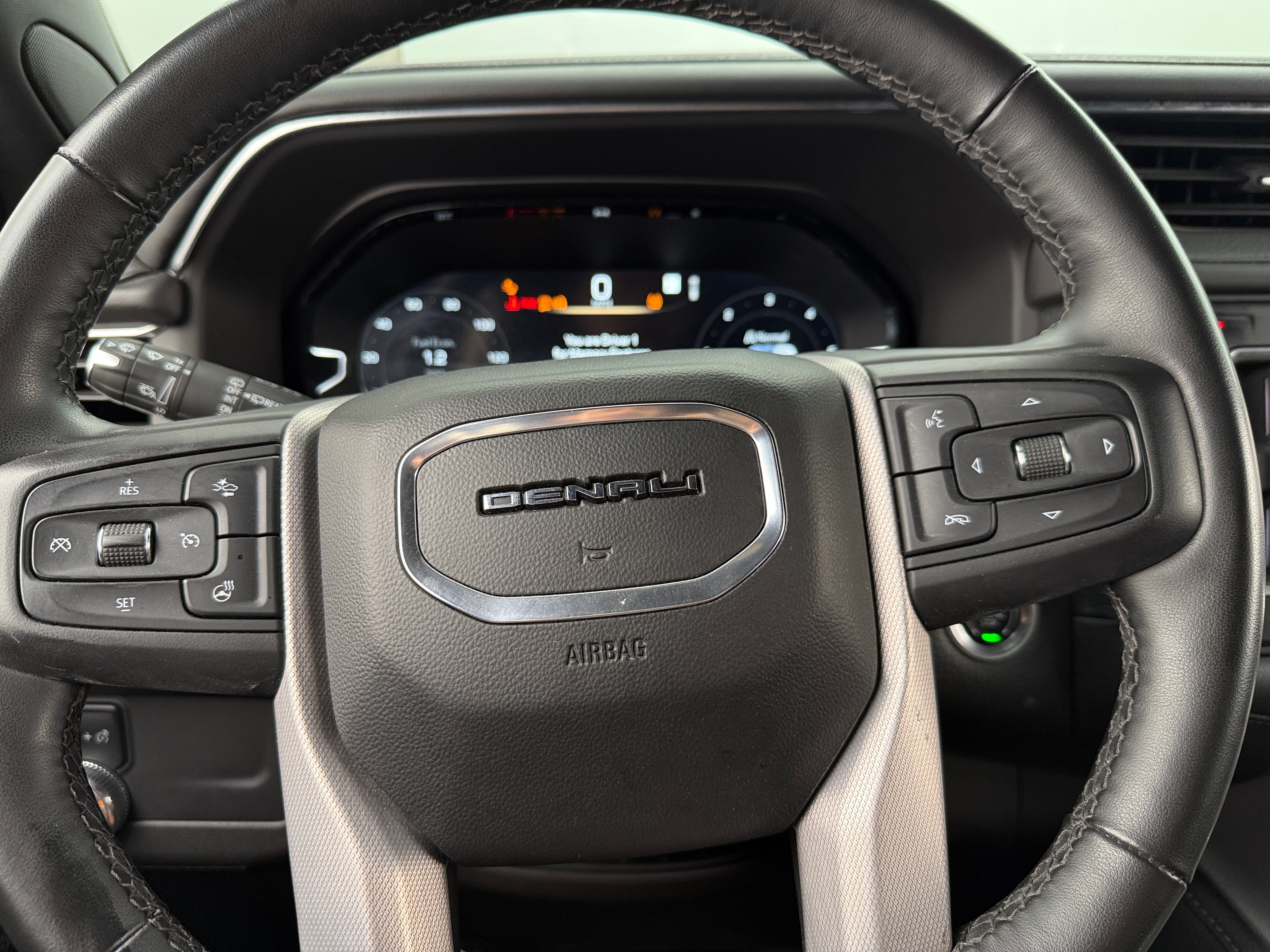 2023 GMC Yukon XL Denali 5