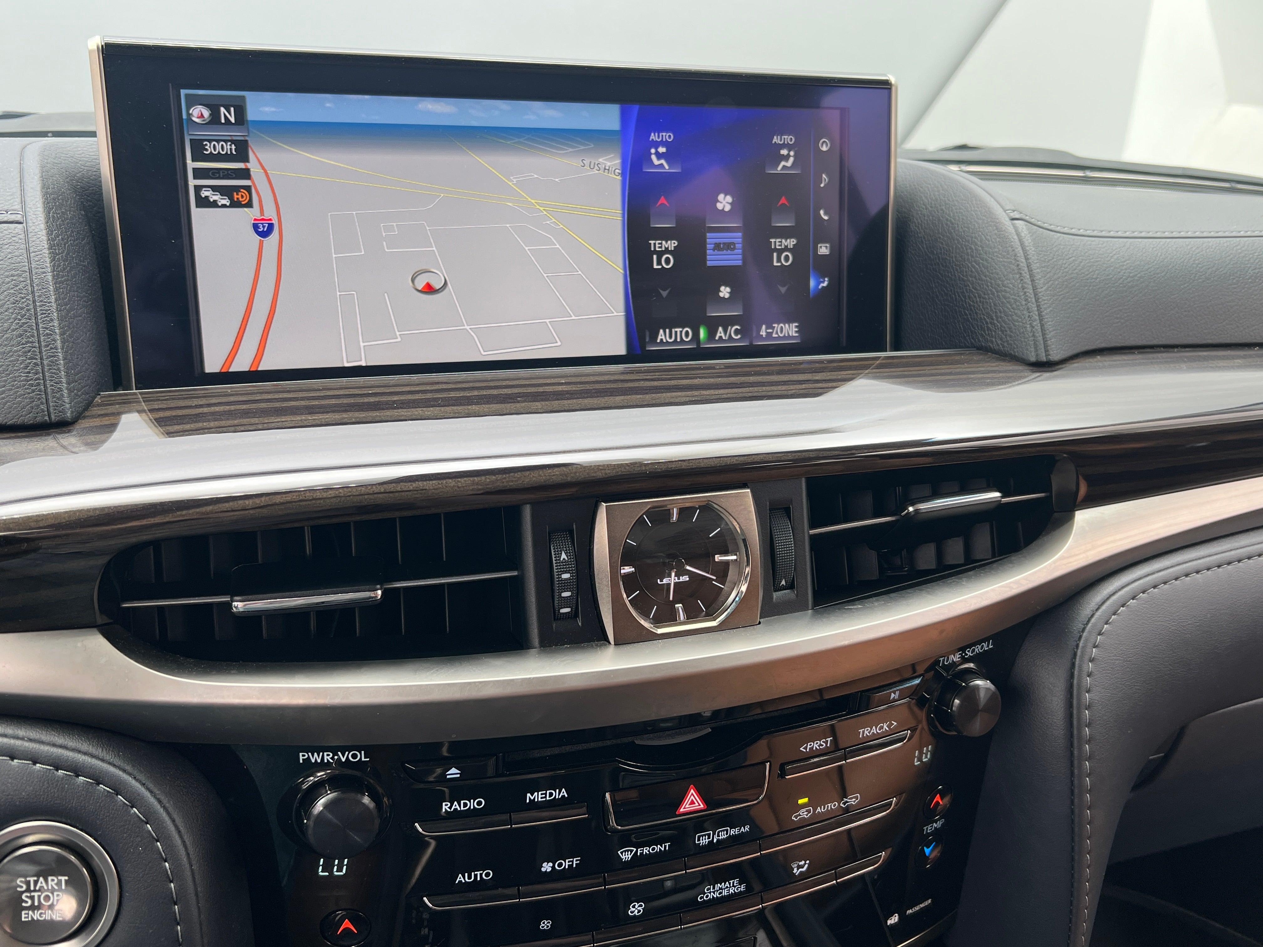 2021 Lexus LX 570 3