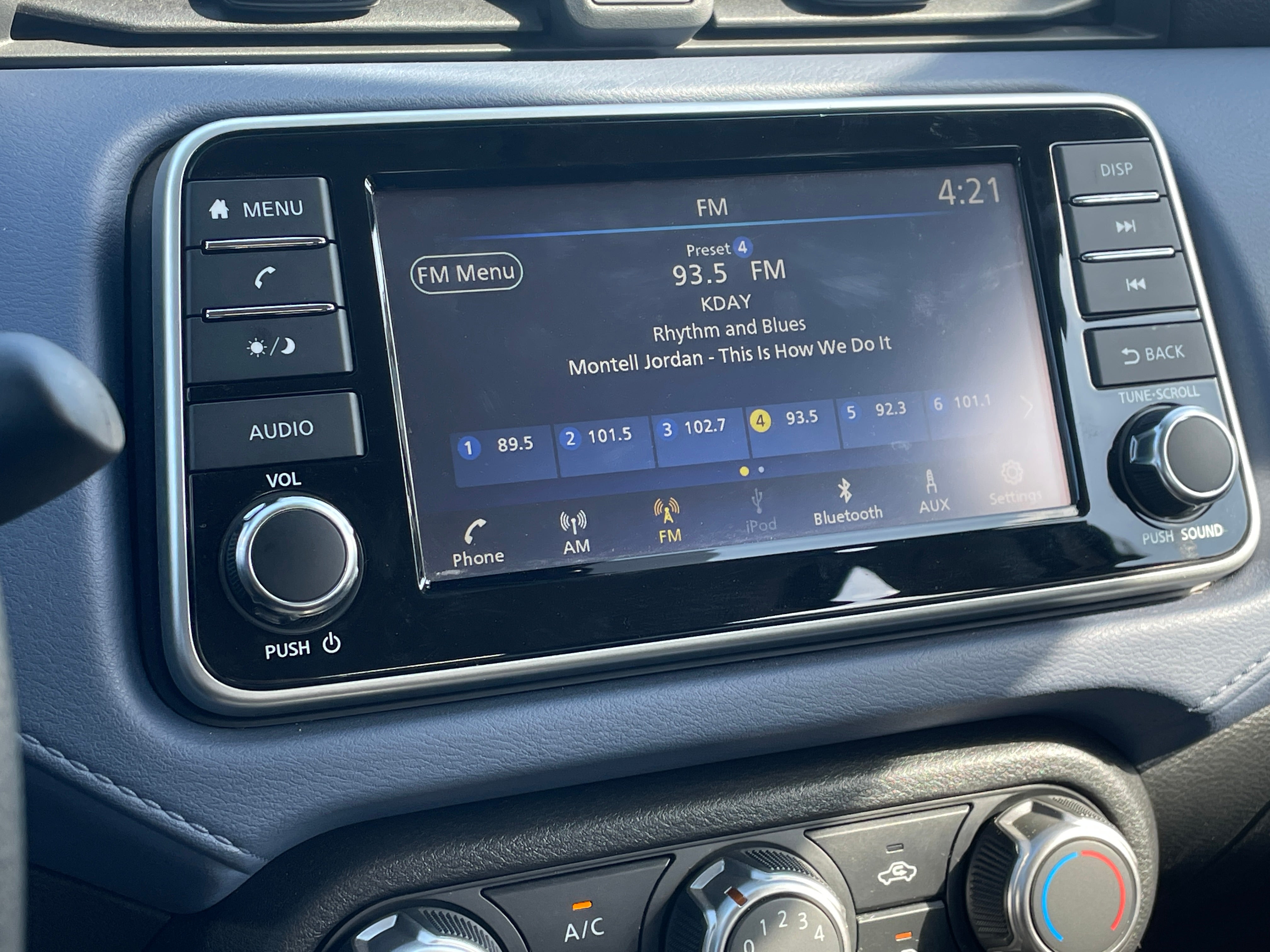 2023 Nissan Versa SV 4