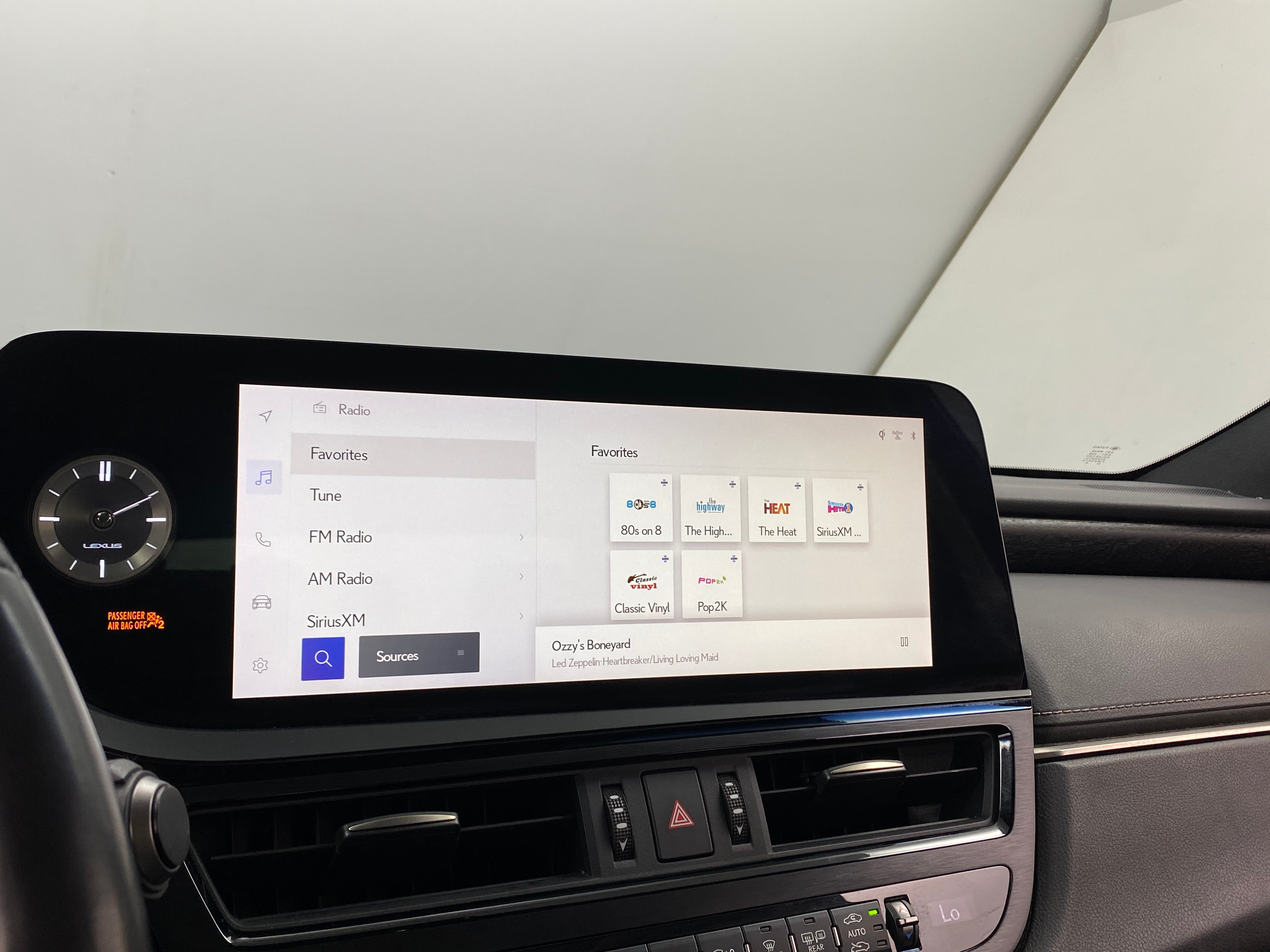 2023 Lexus ES Hybrid 300h 3