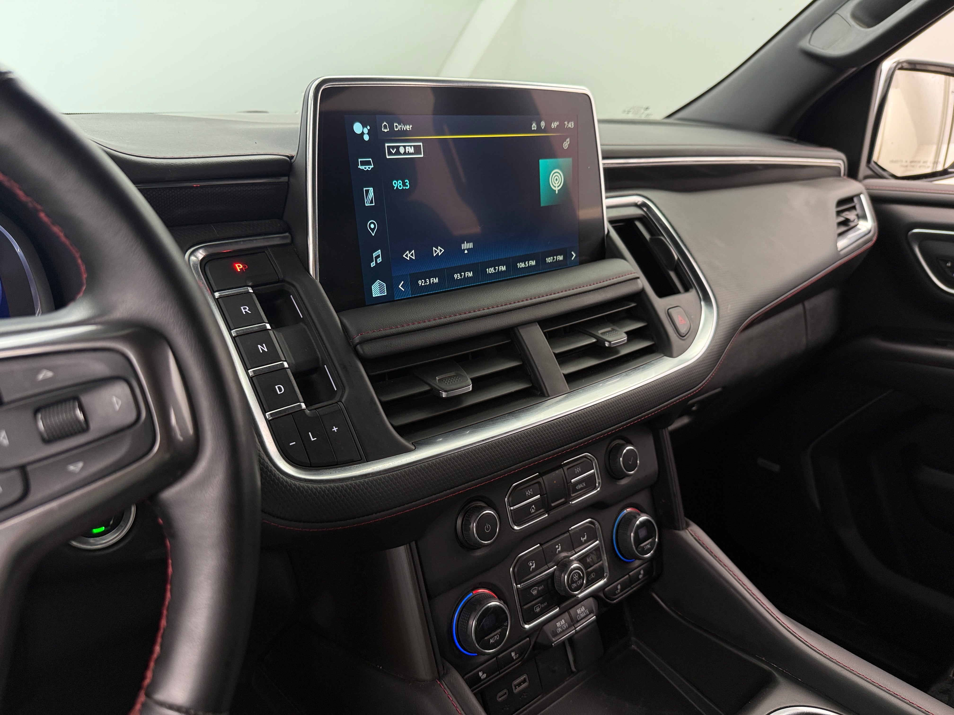 2023 Chevrolet Suburban RST 3