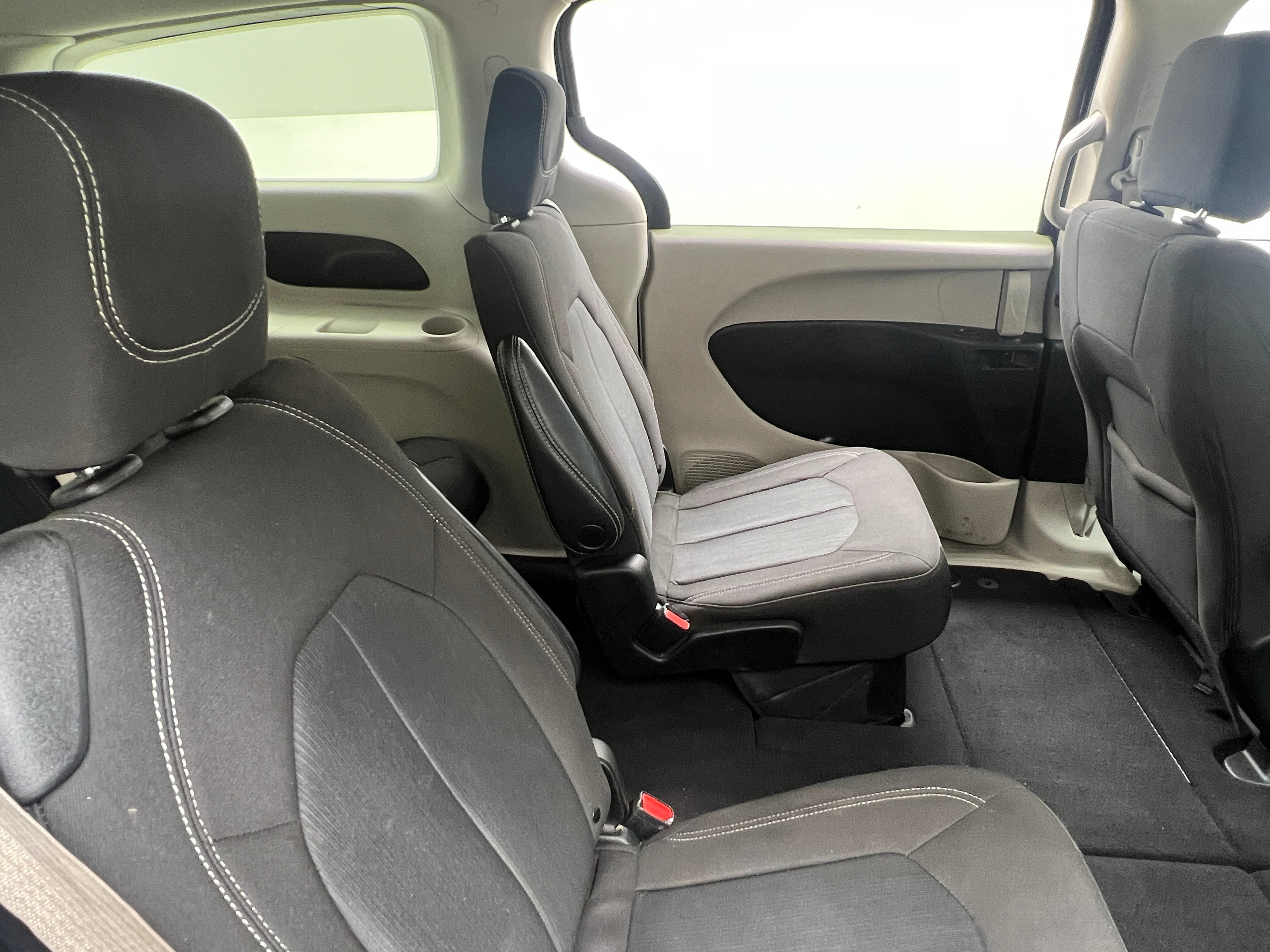 2022 Chrysler Voyager LX 6