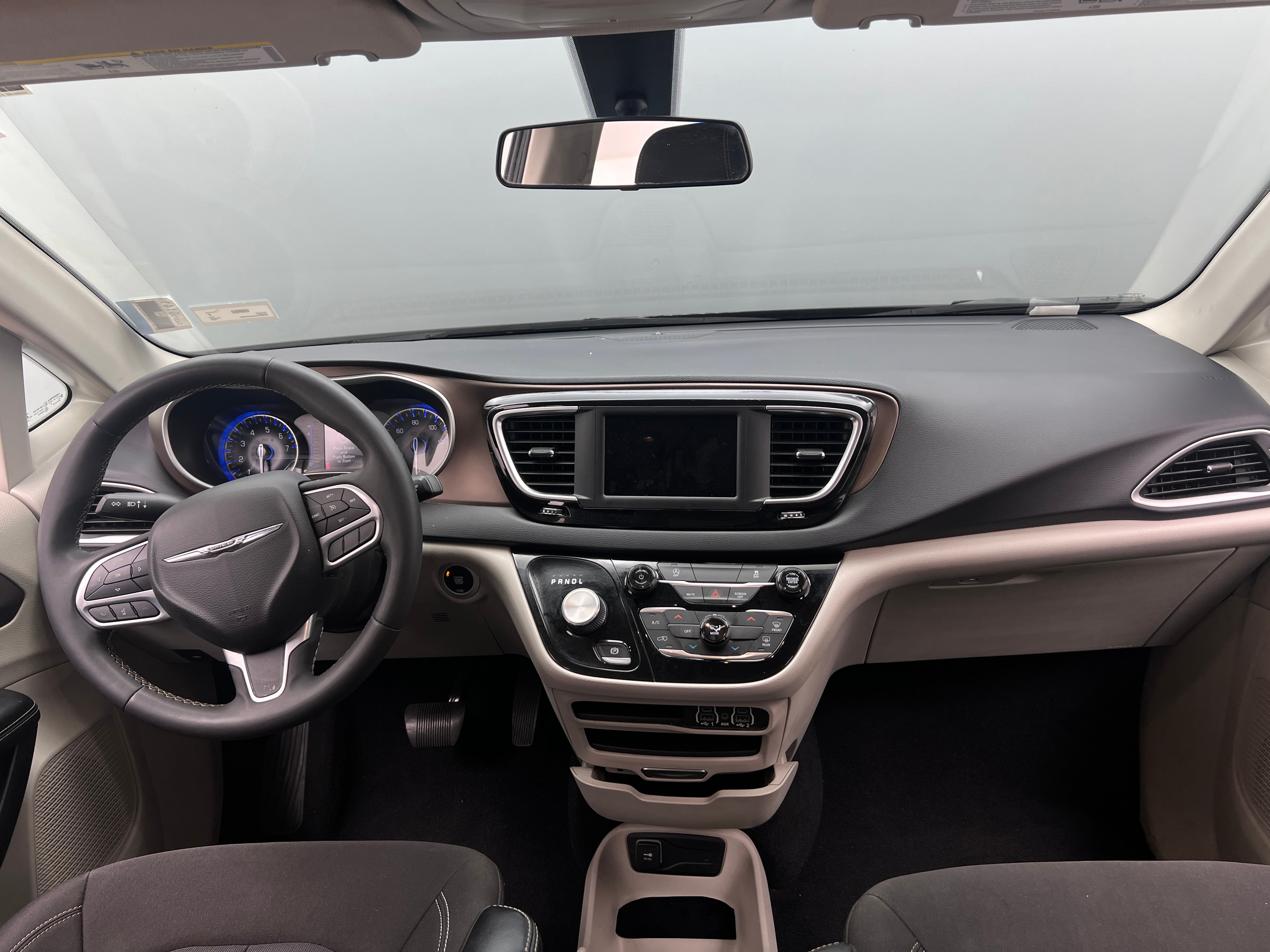 2022 Chrysler Voyager LX 3