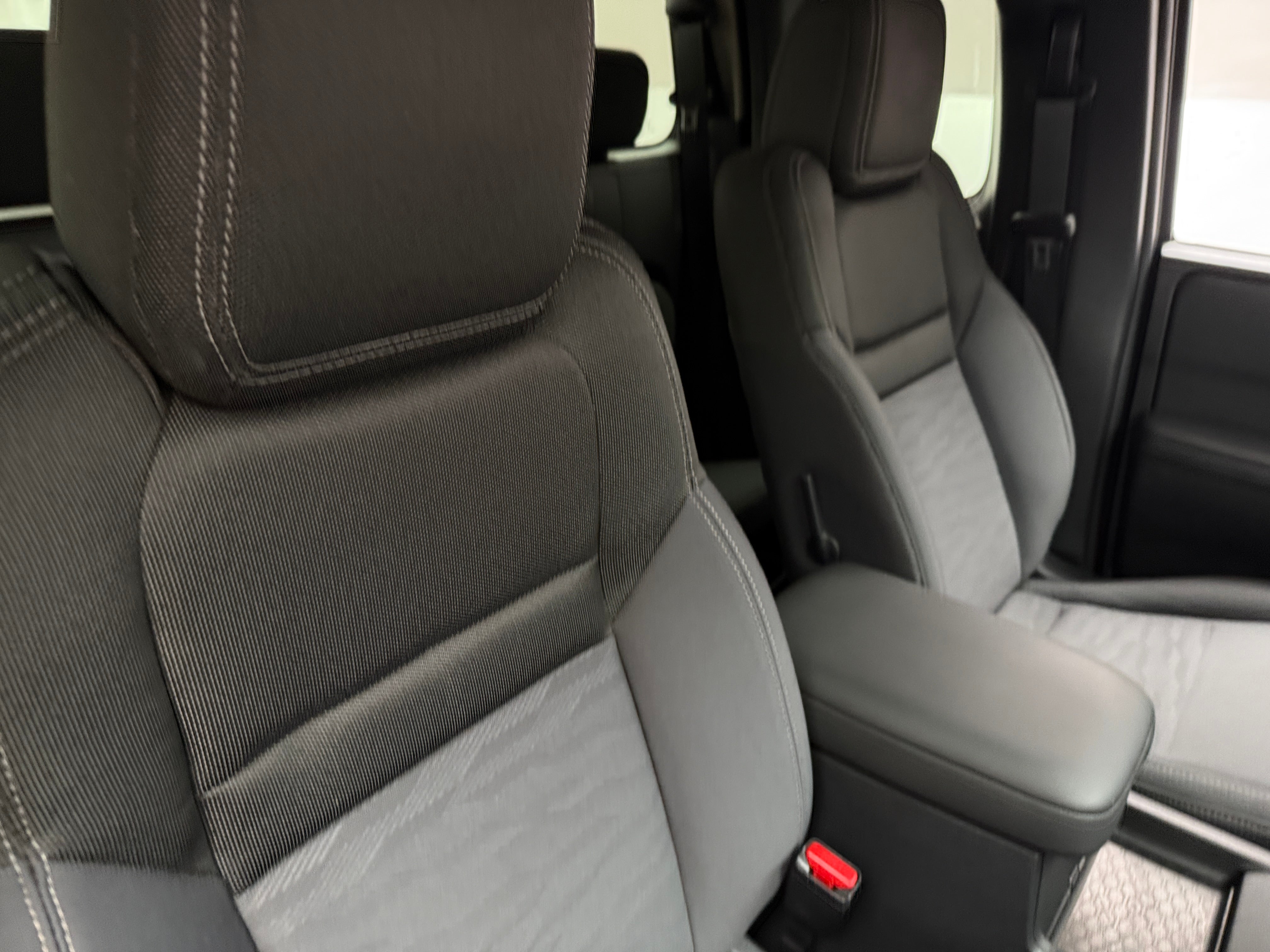 2024 Nissan Frontier SV 2