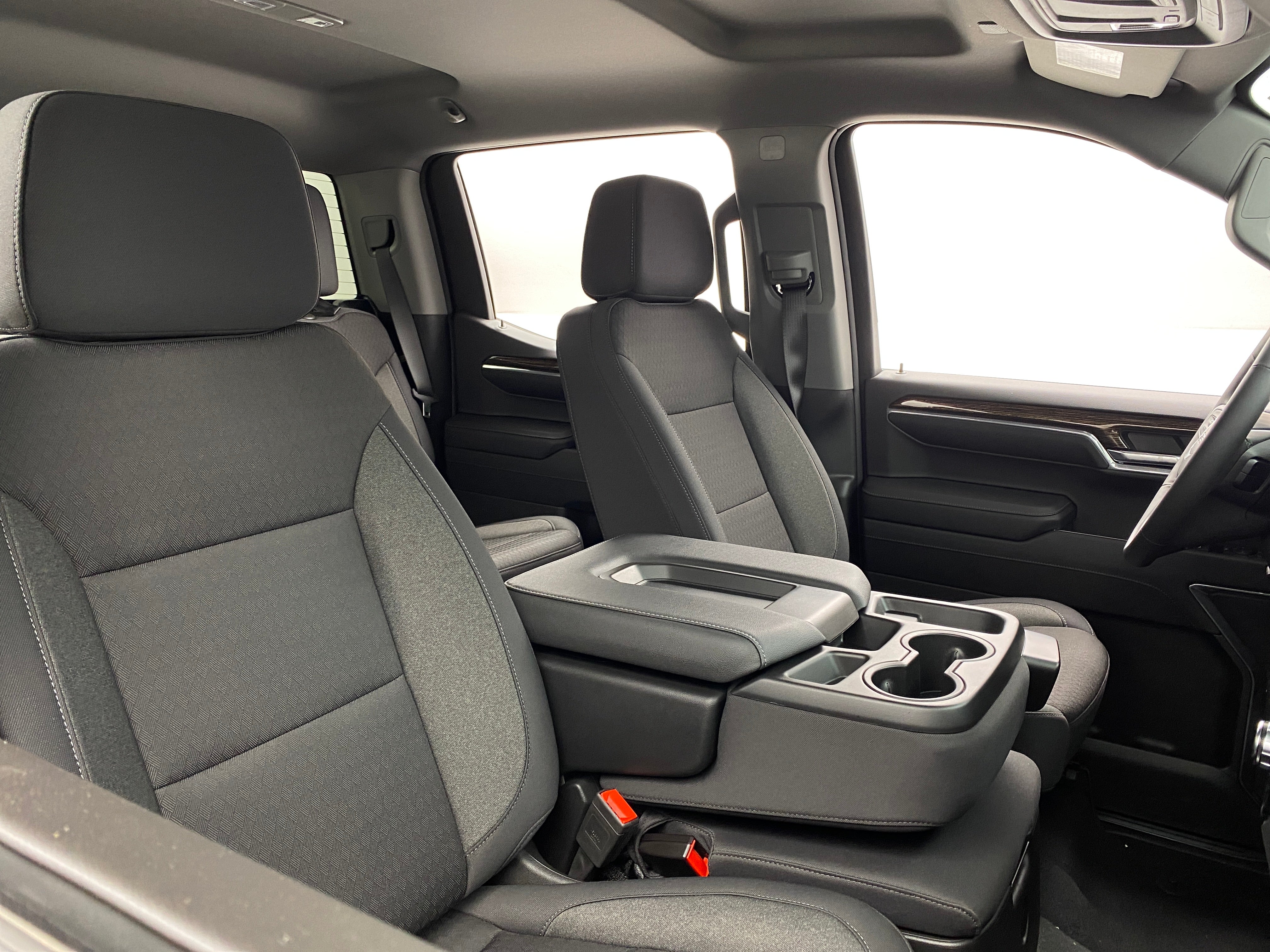 2024 GMC Sierra 1500 Elevation 2