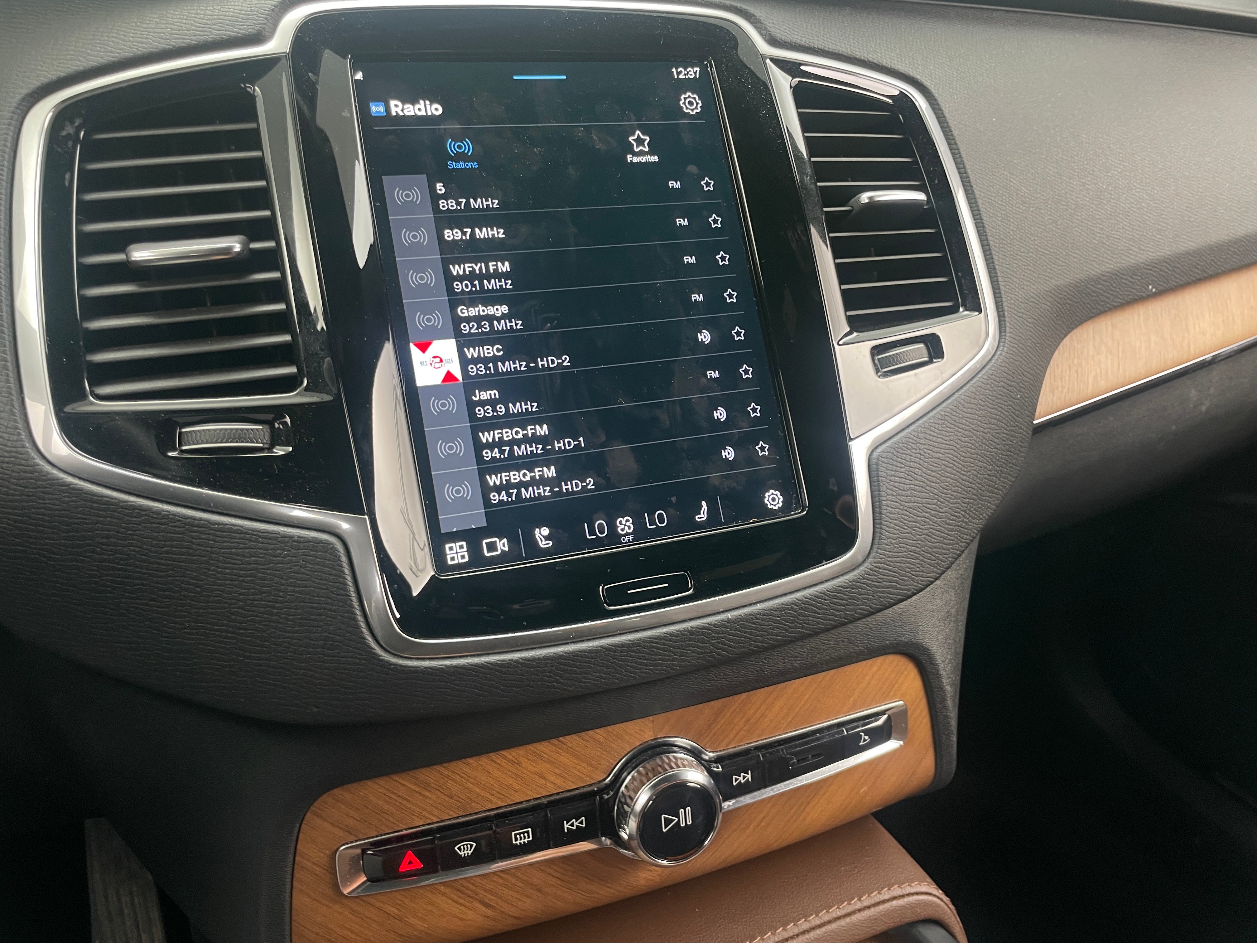 2023 Volvo XC90 T8 Plus 3