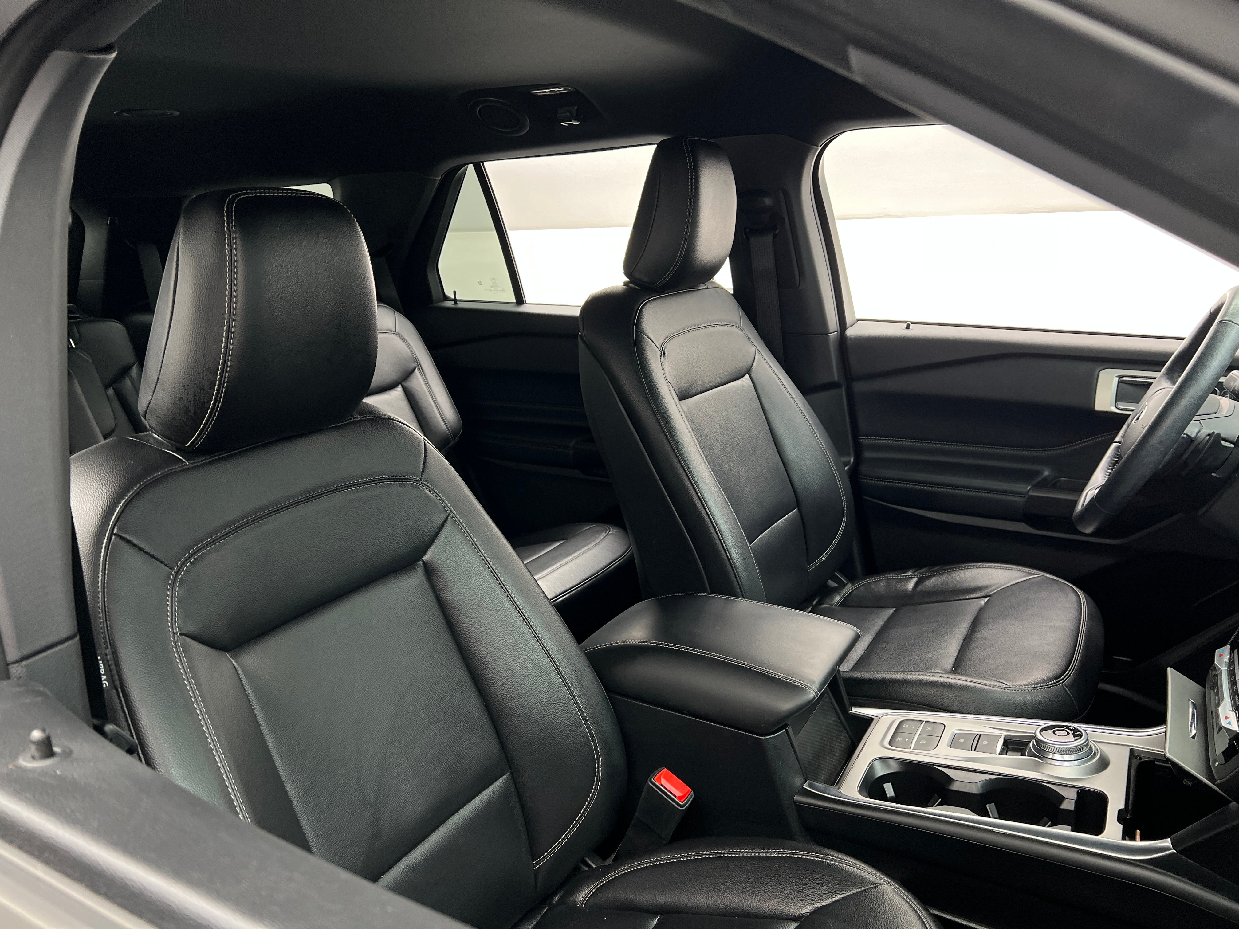 2020 Ford Explorer XLT 2