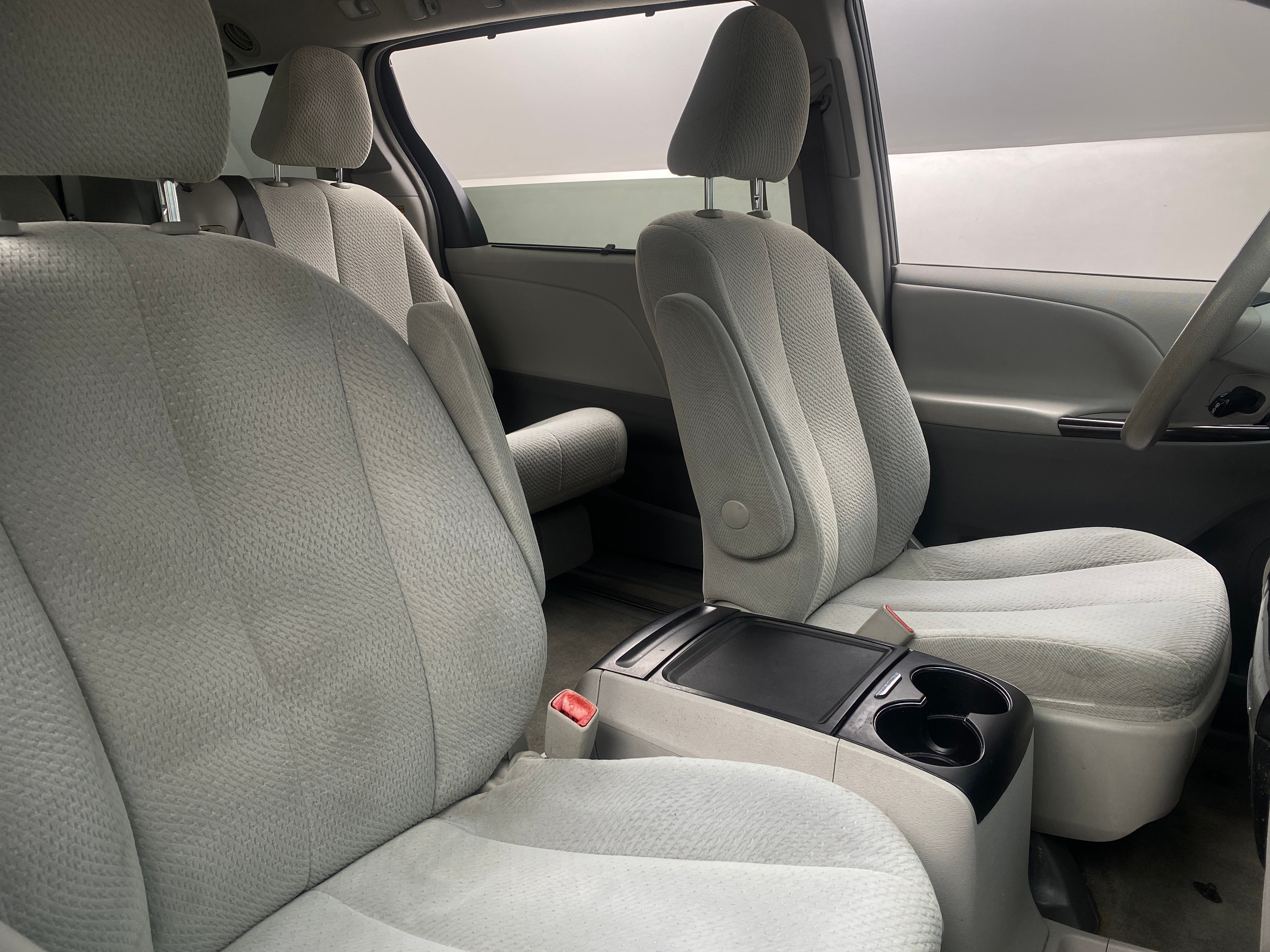 2014 Toyota Sienna LE 2