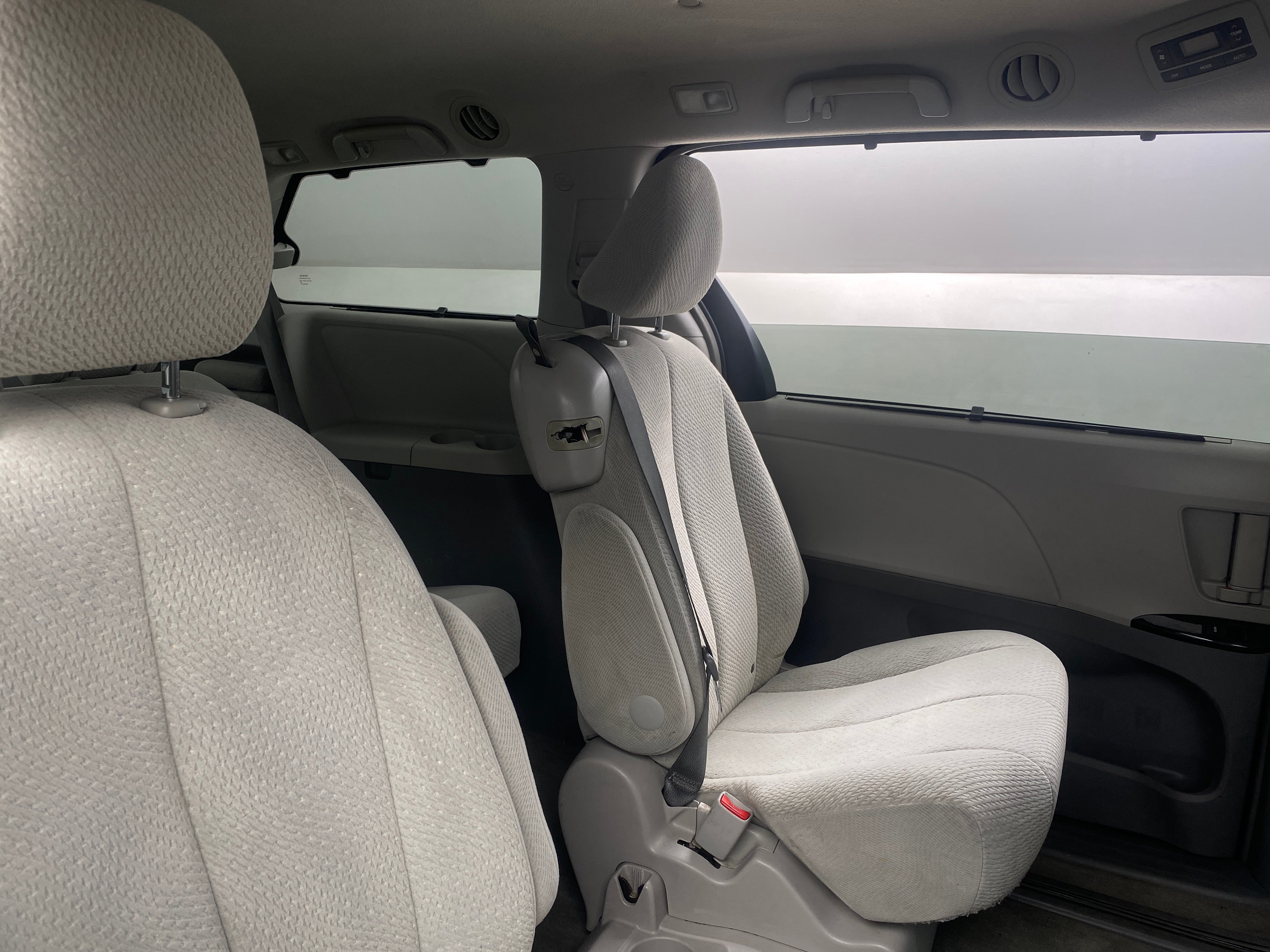 2014 Toyota Sienna LE 6