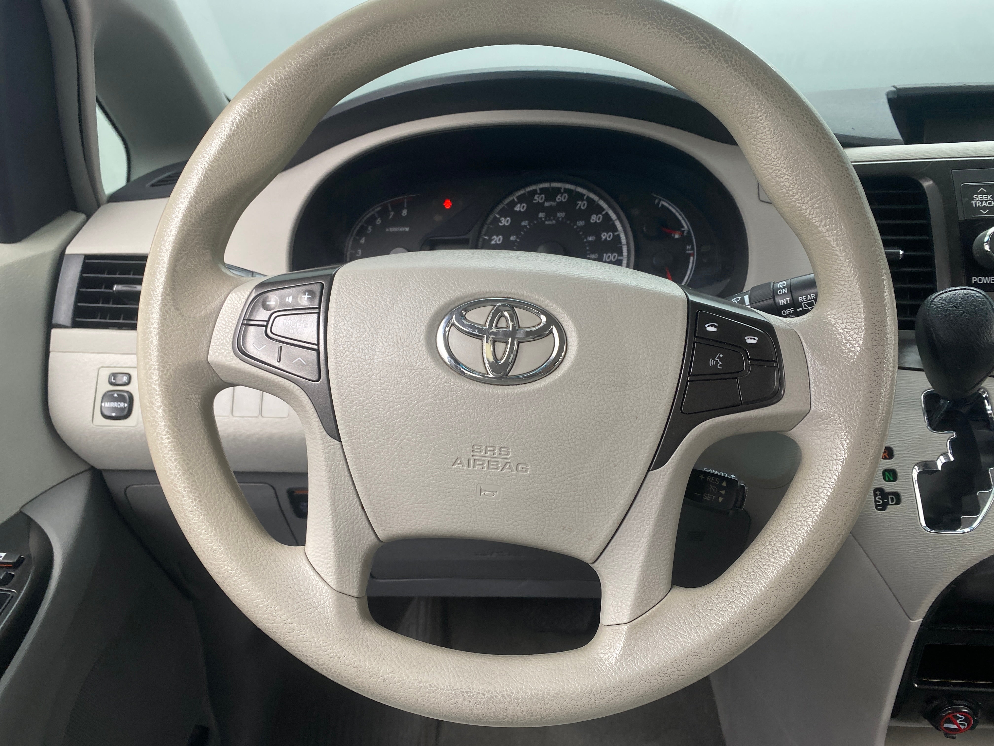 2014 Toyota Sienna LE 5