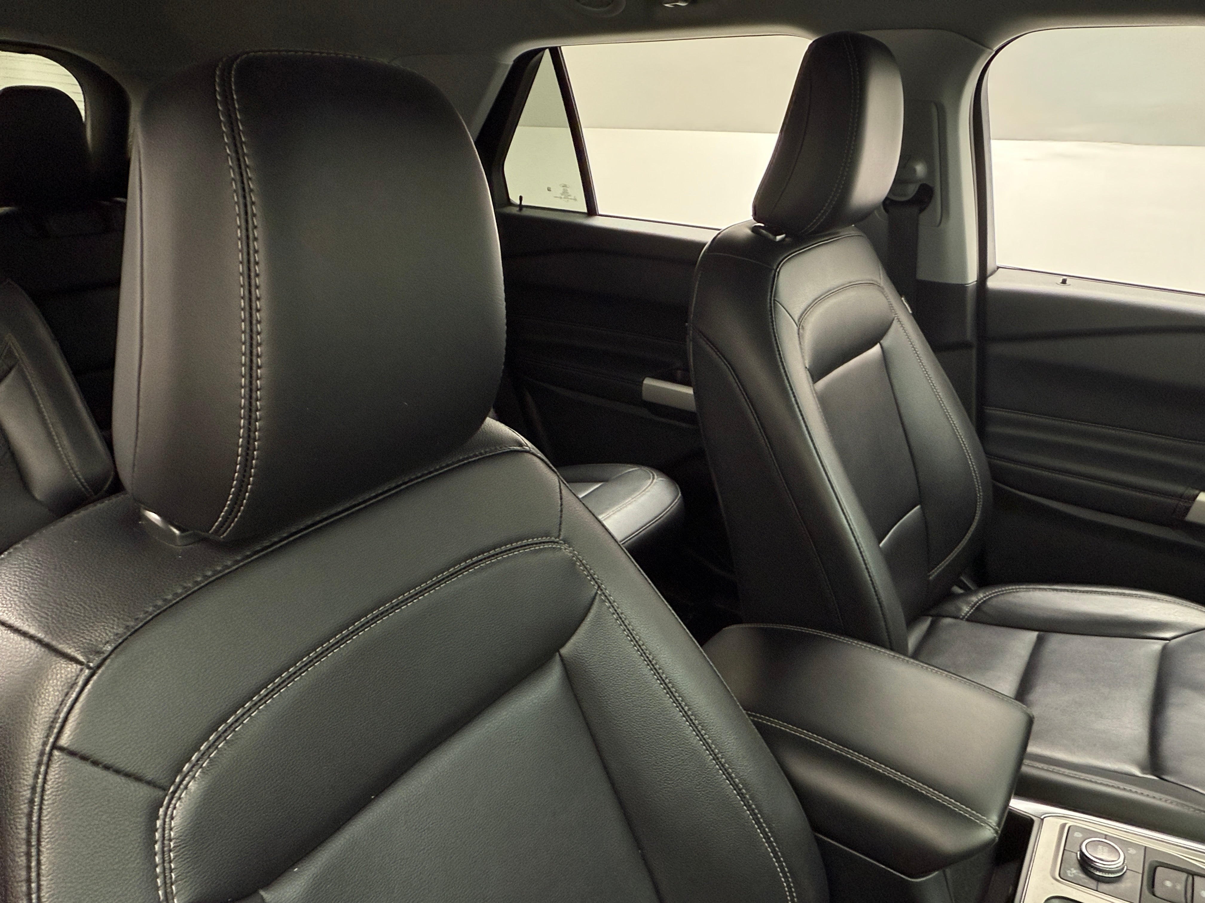 2021 Ford Explorer XLT 2