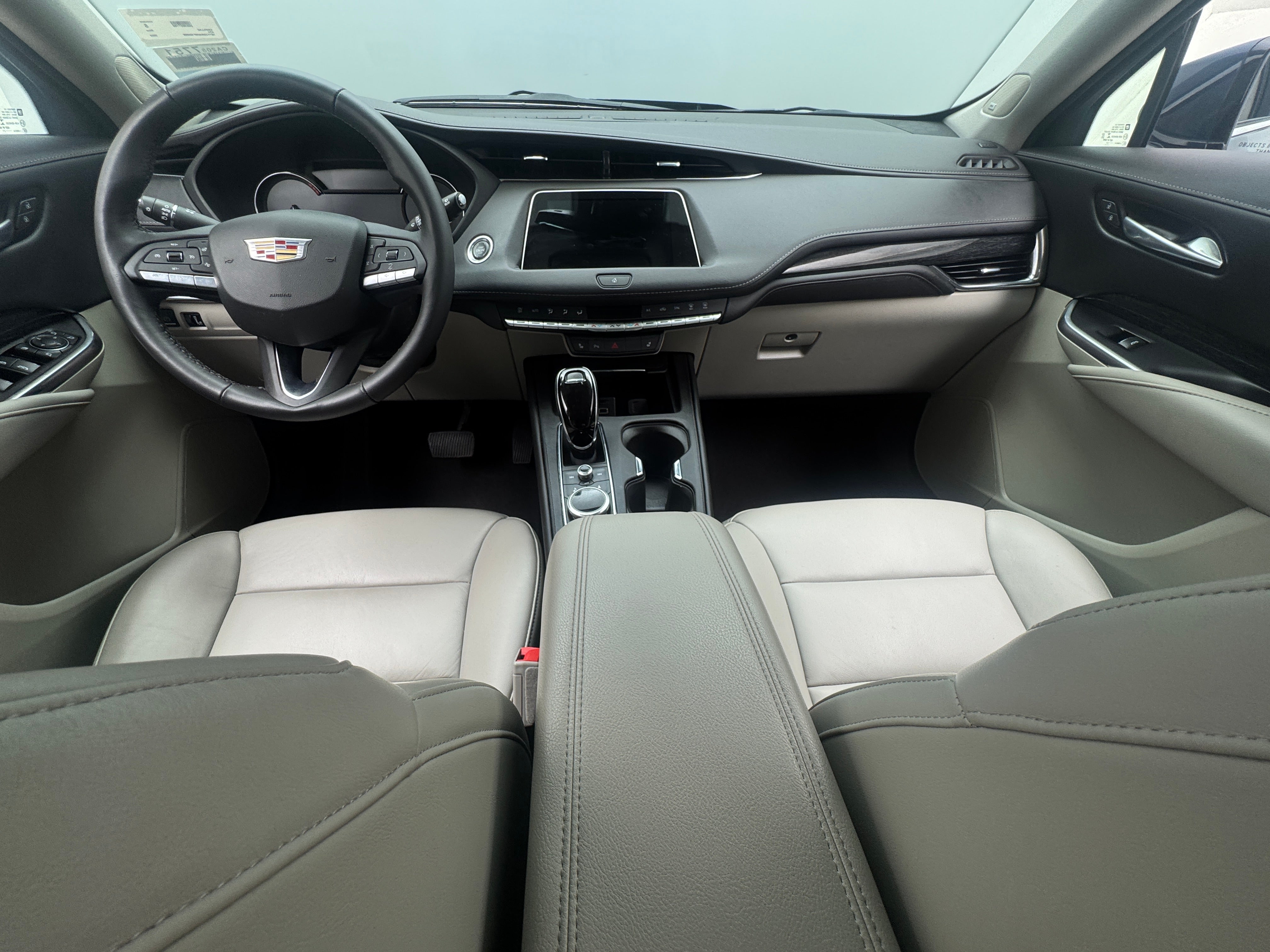 2022 Cadillac XT4 Premium Luxury 2