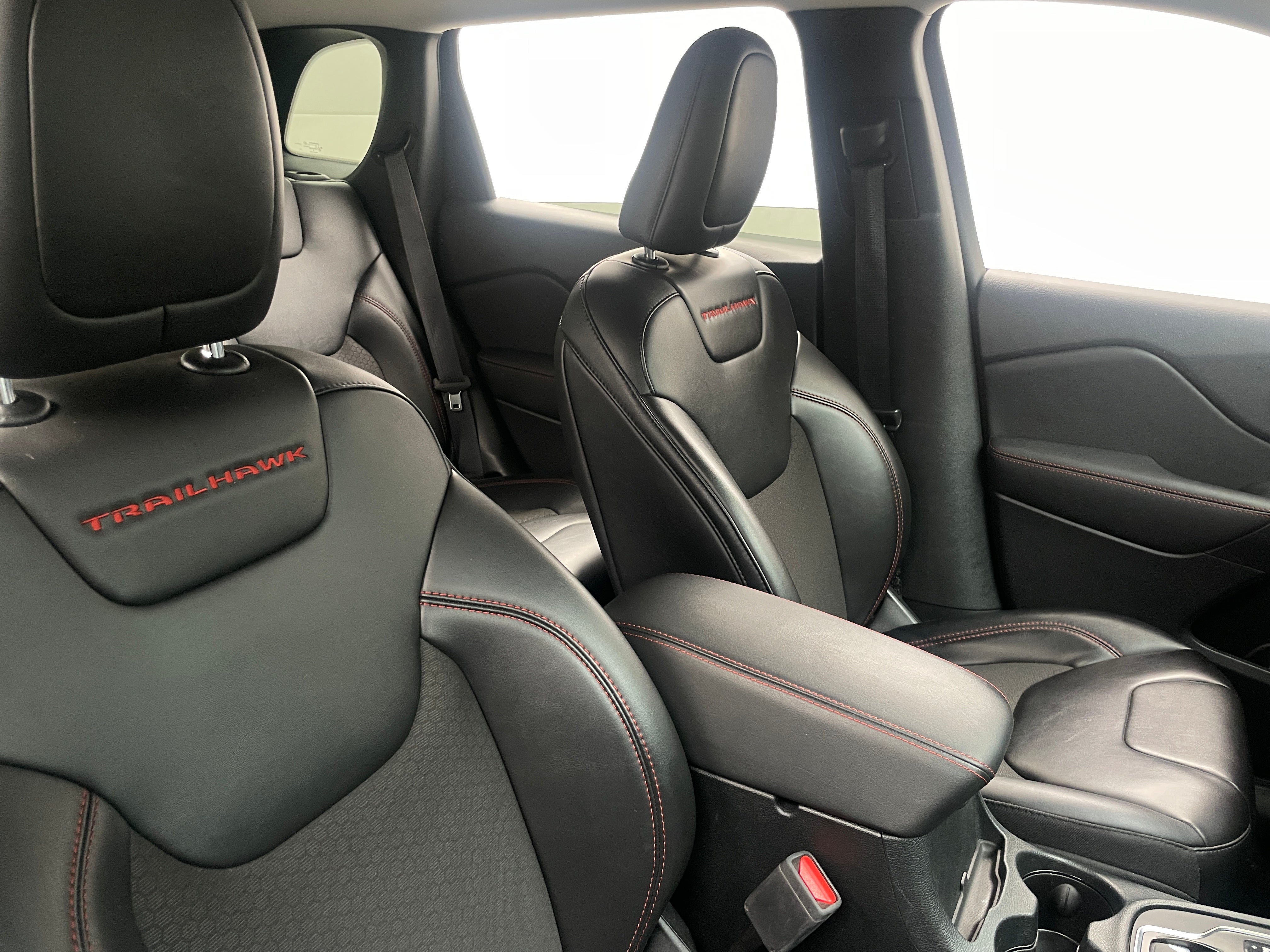 2023 Jeep Cherokee Trailhawk 2