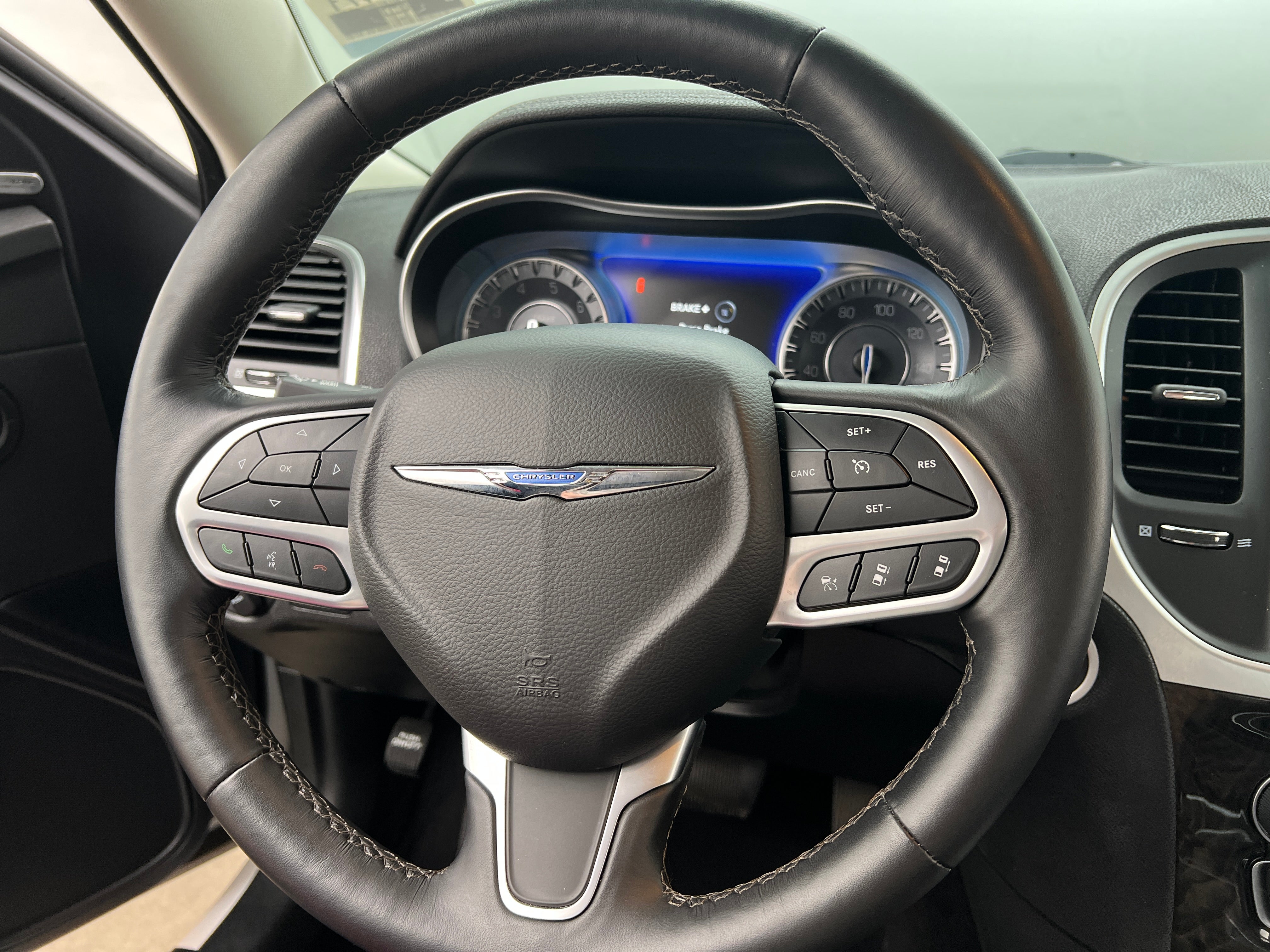 2022 Chrysler 300 Touring 4