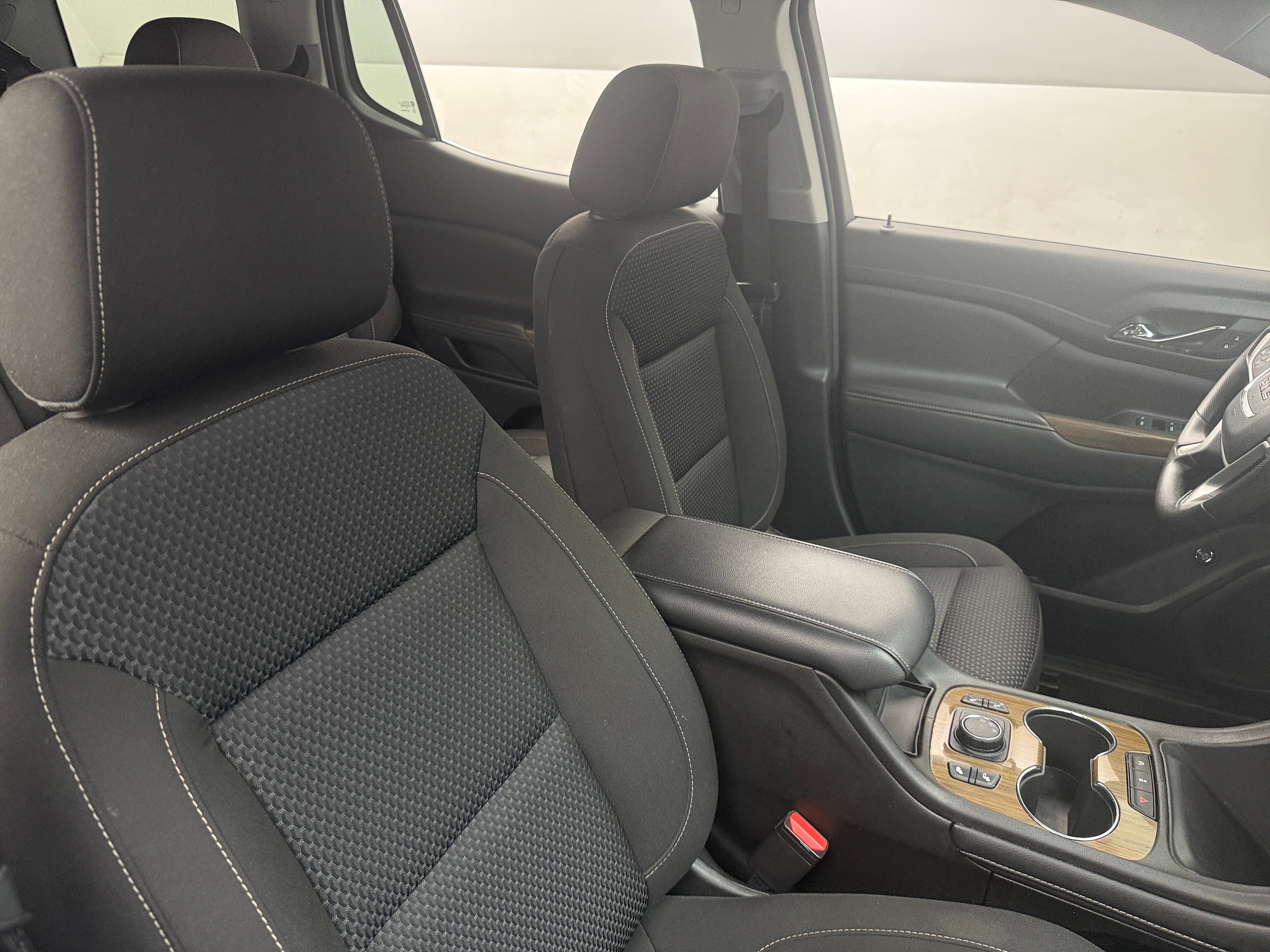 2023 GMC Acadia SLE 2