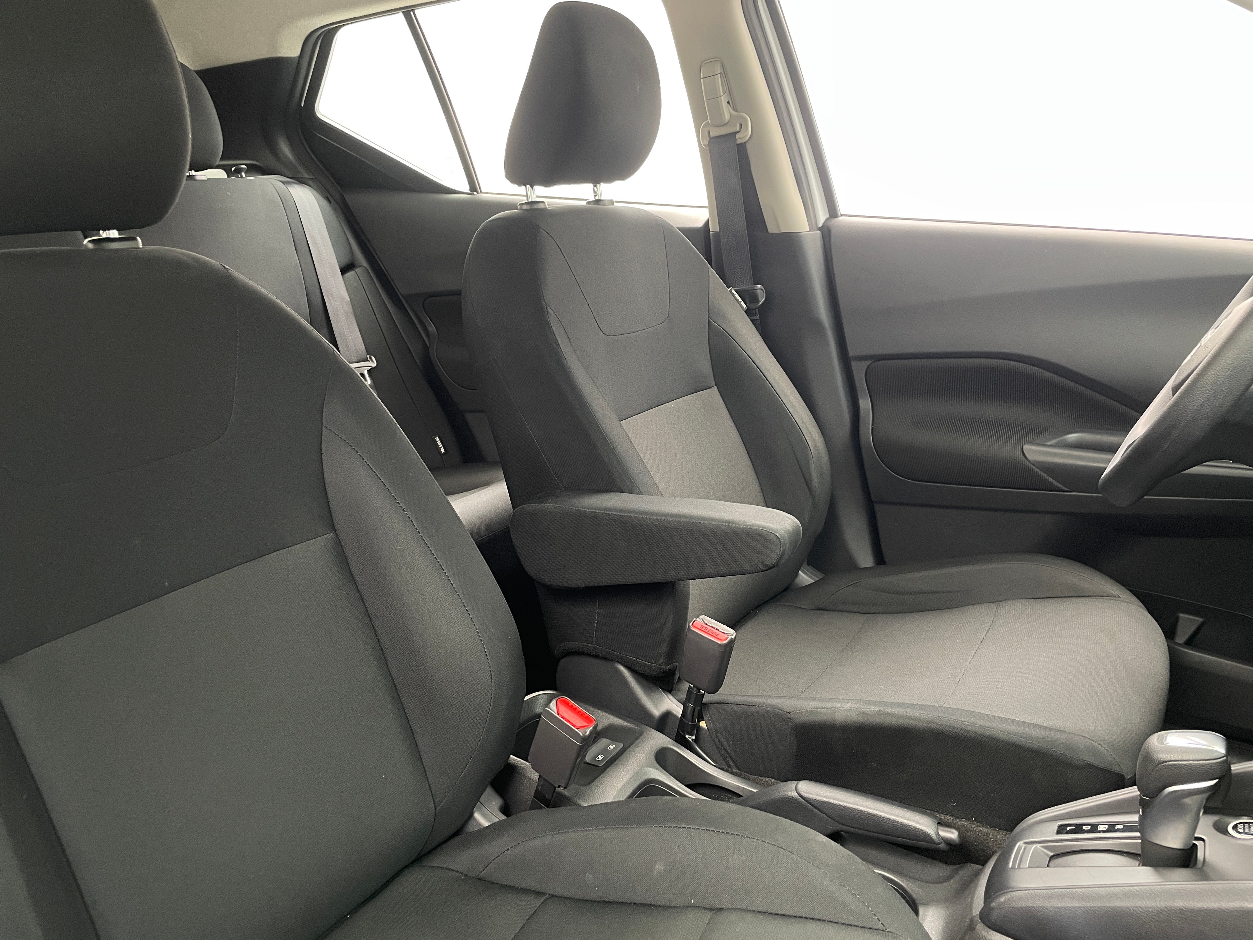 2024 Nissan Kicks S 2