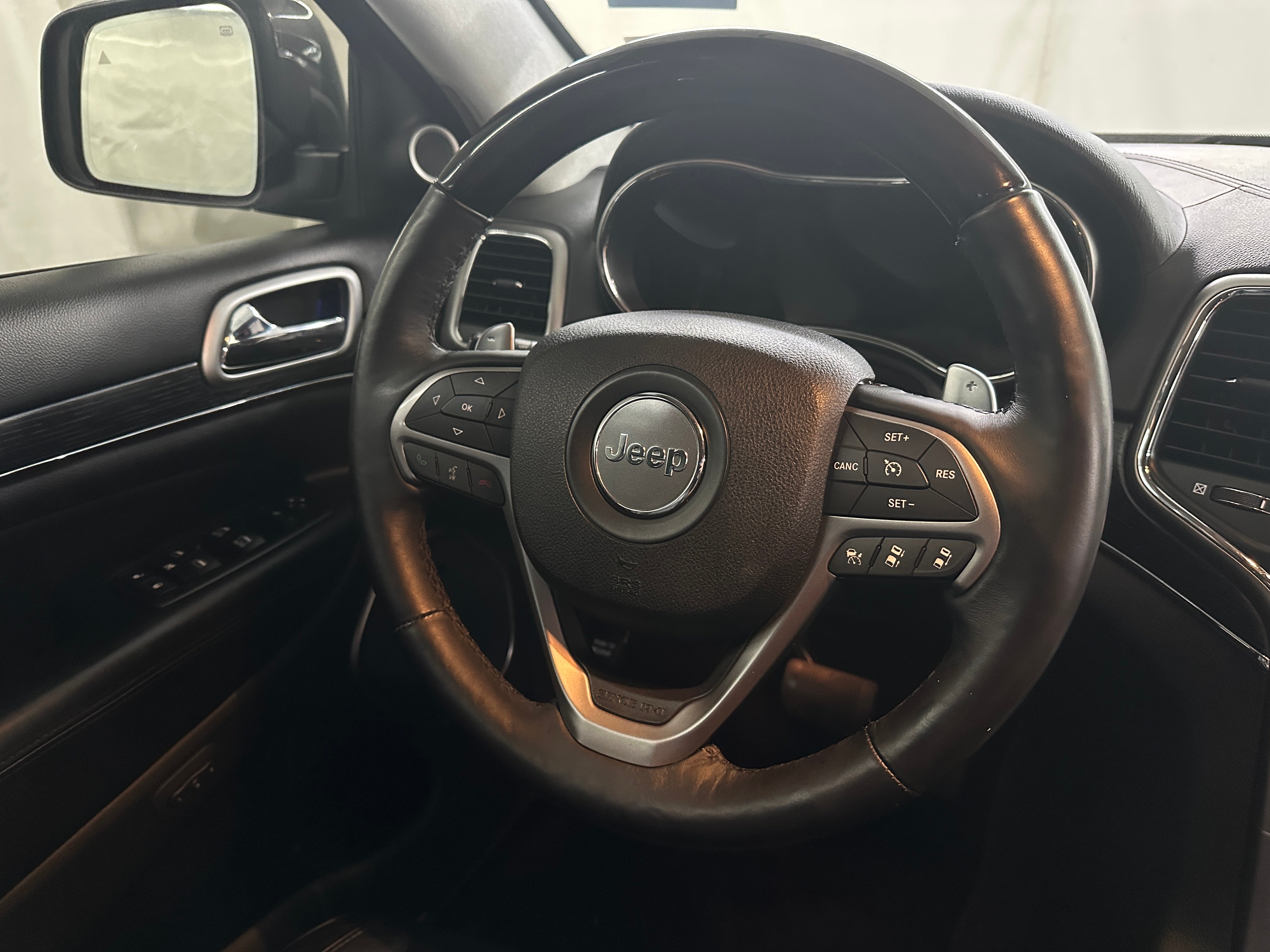 2017 Jeep Grand Cherokee Summit 4
