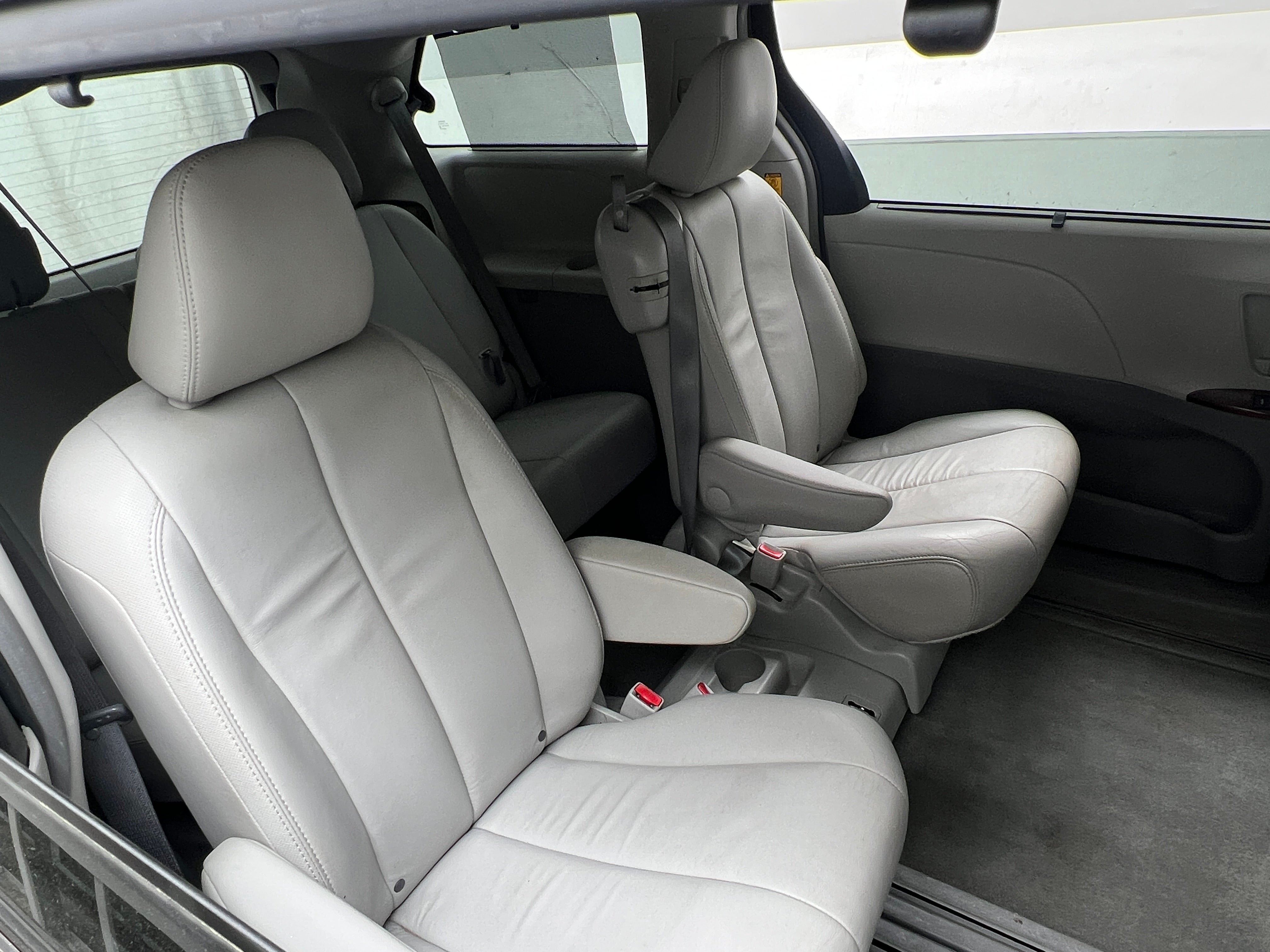 2013 Toyota Sienna XLE 5