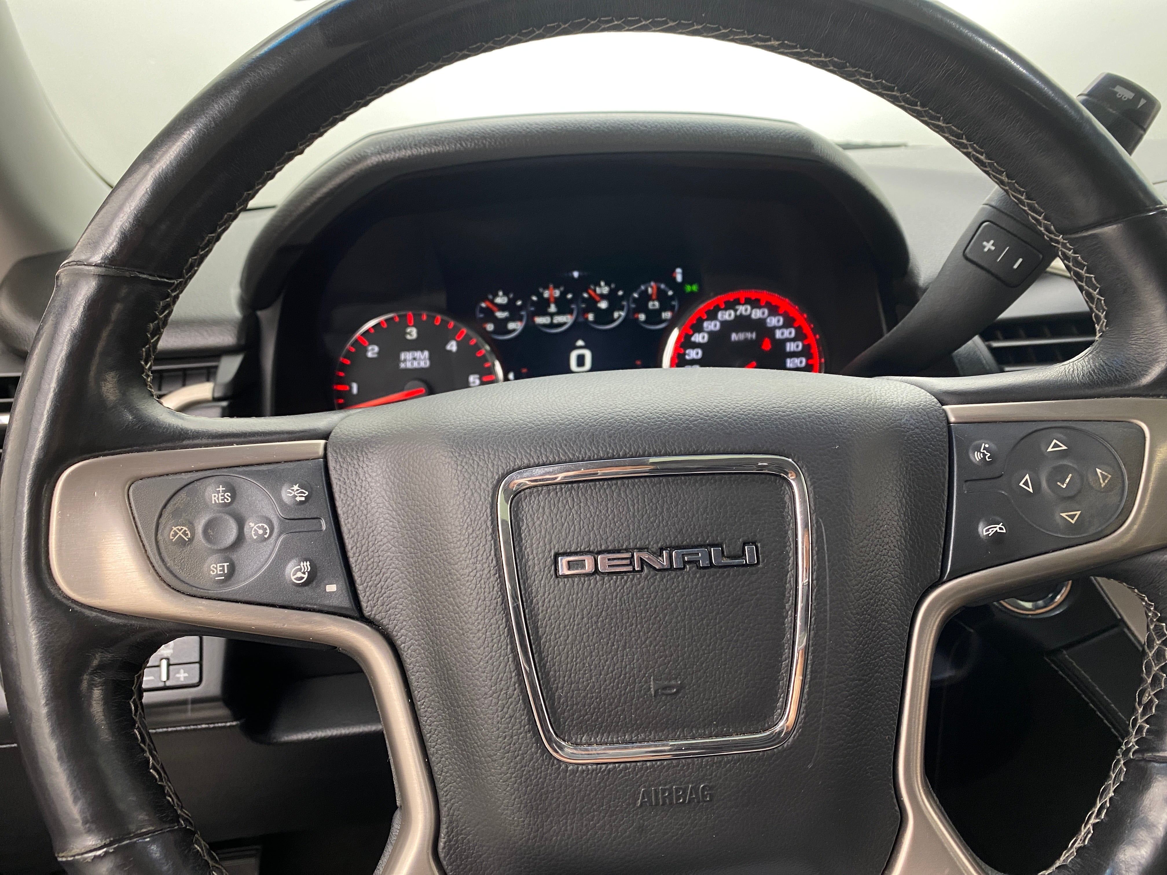2016 GMC Yukon XL Denali 4