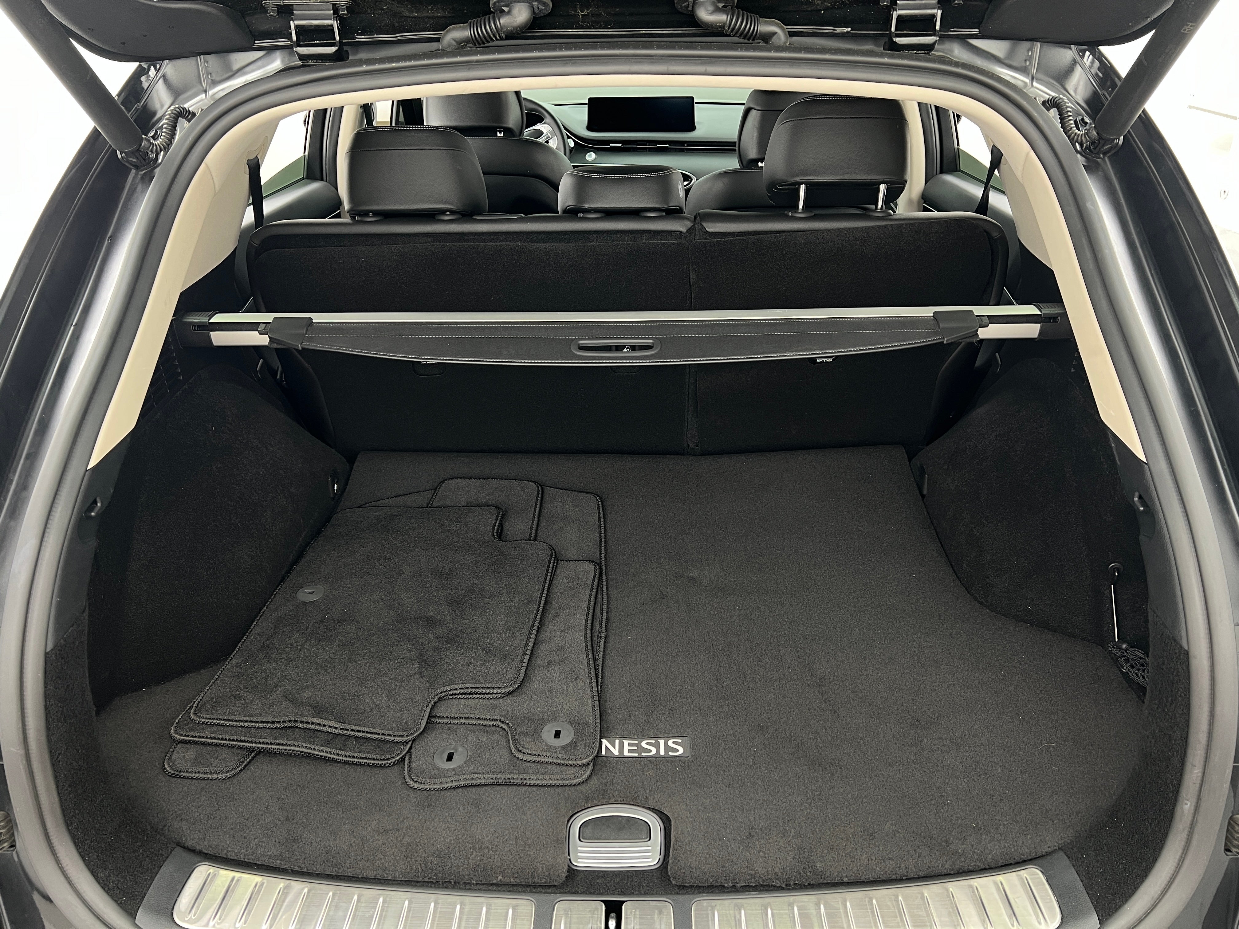 2023 Genesis GV70 Standard 6