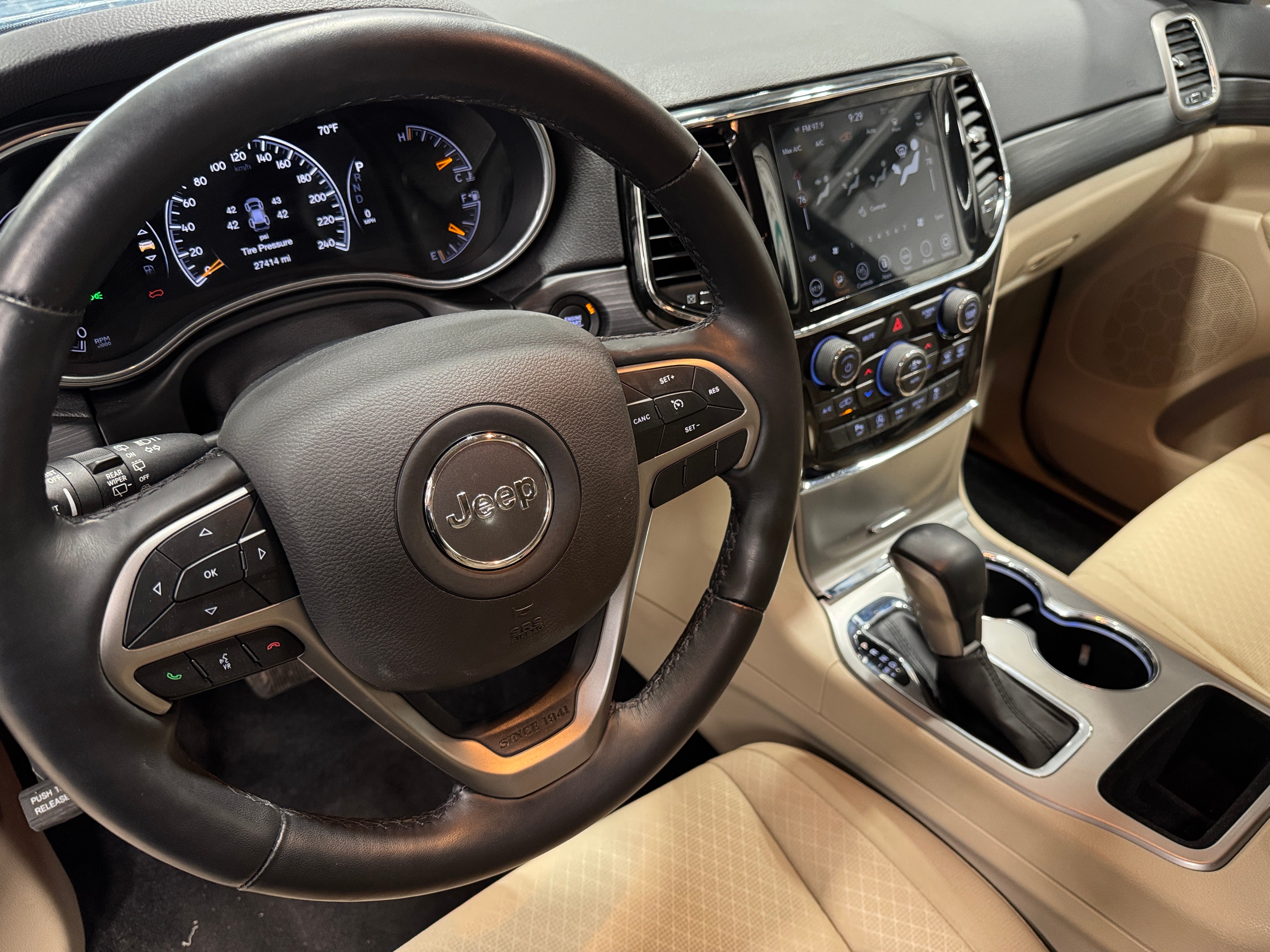 2022 Jeep Grand Cherokee Laredo 3