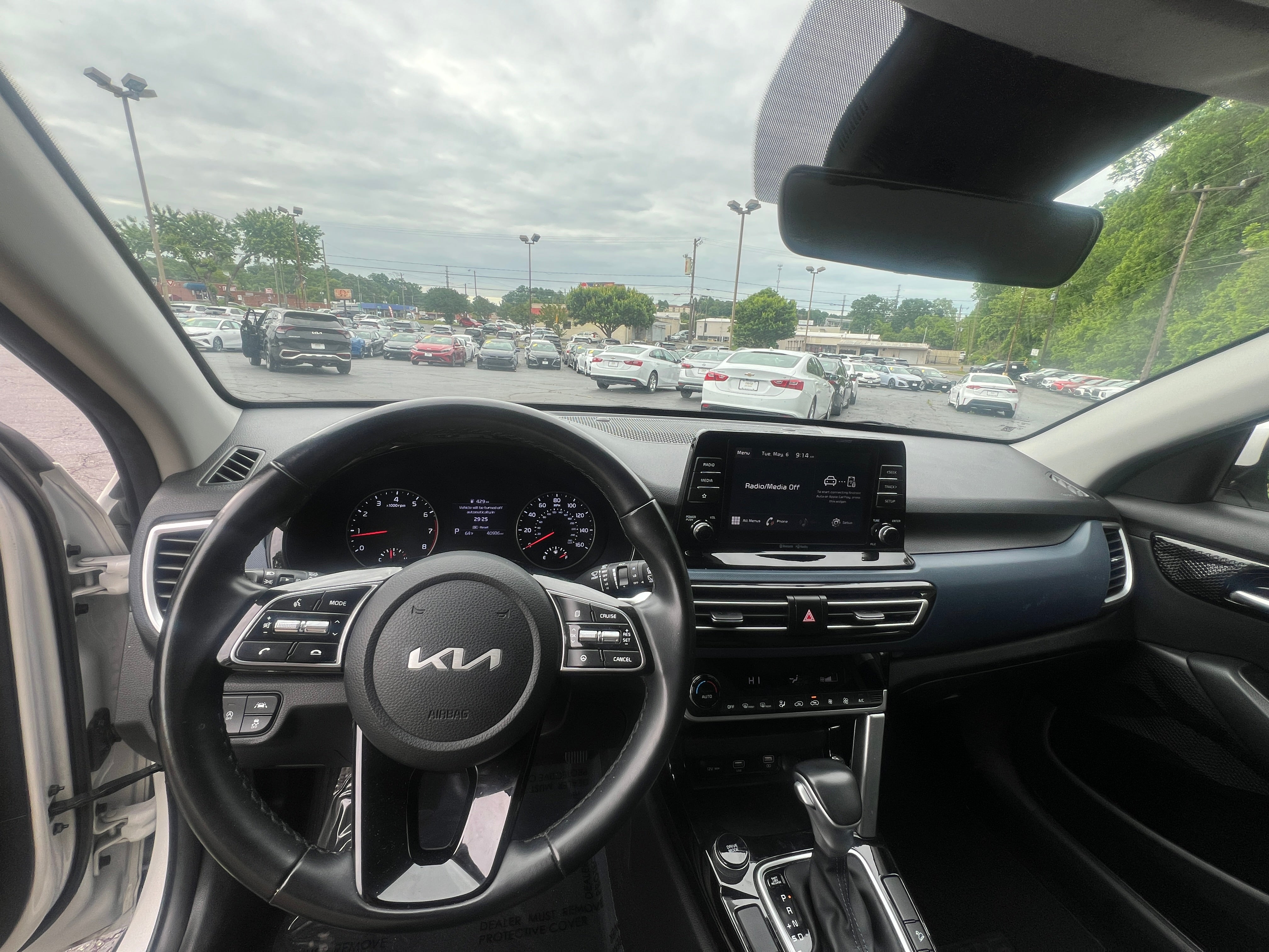 2023 Kia Seltos S 3