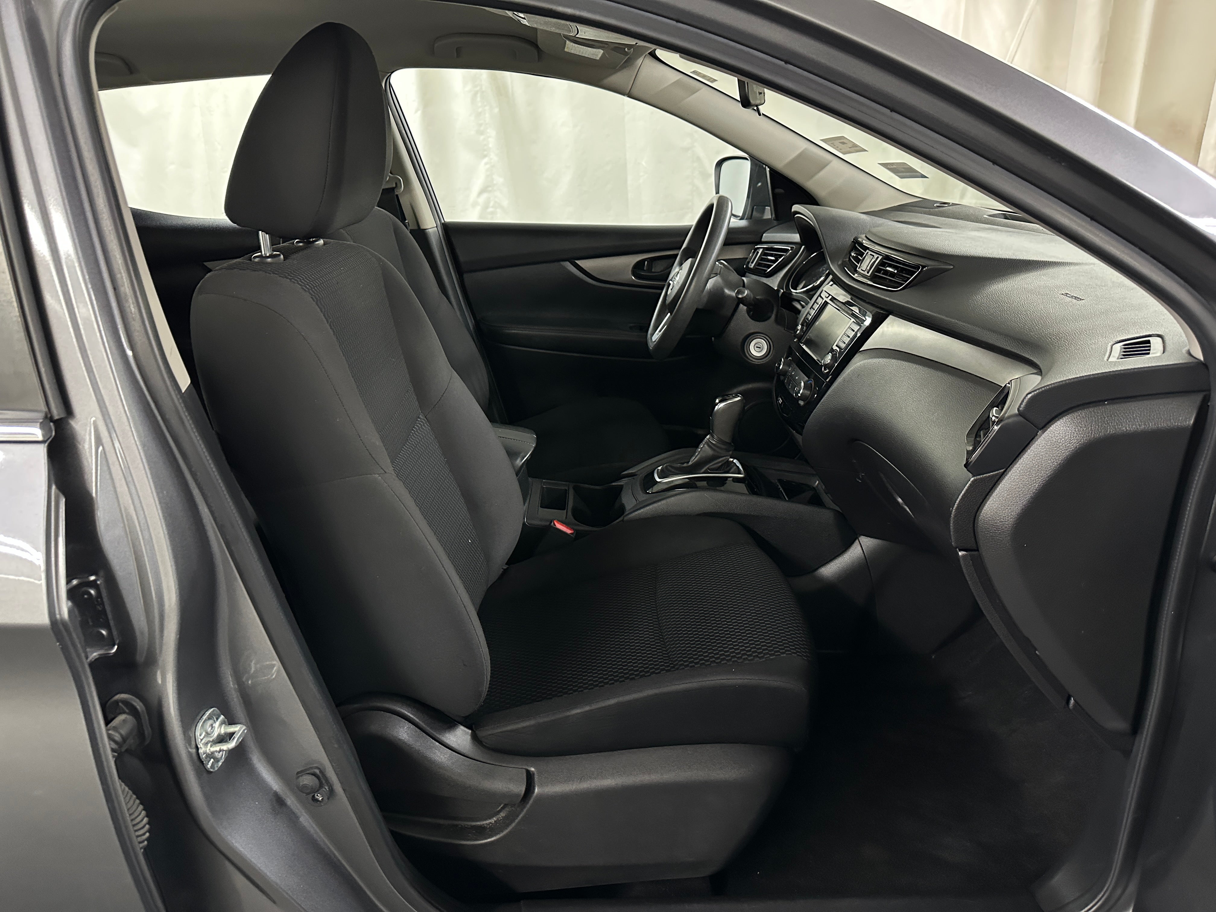 2020 Nissan Rogue Sport S 2