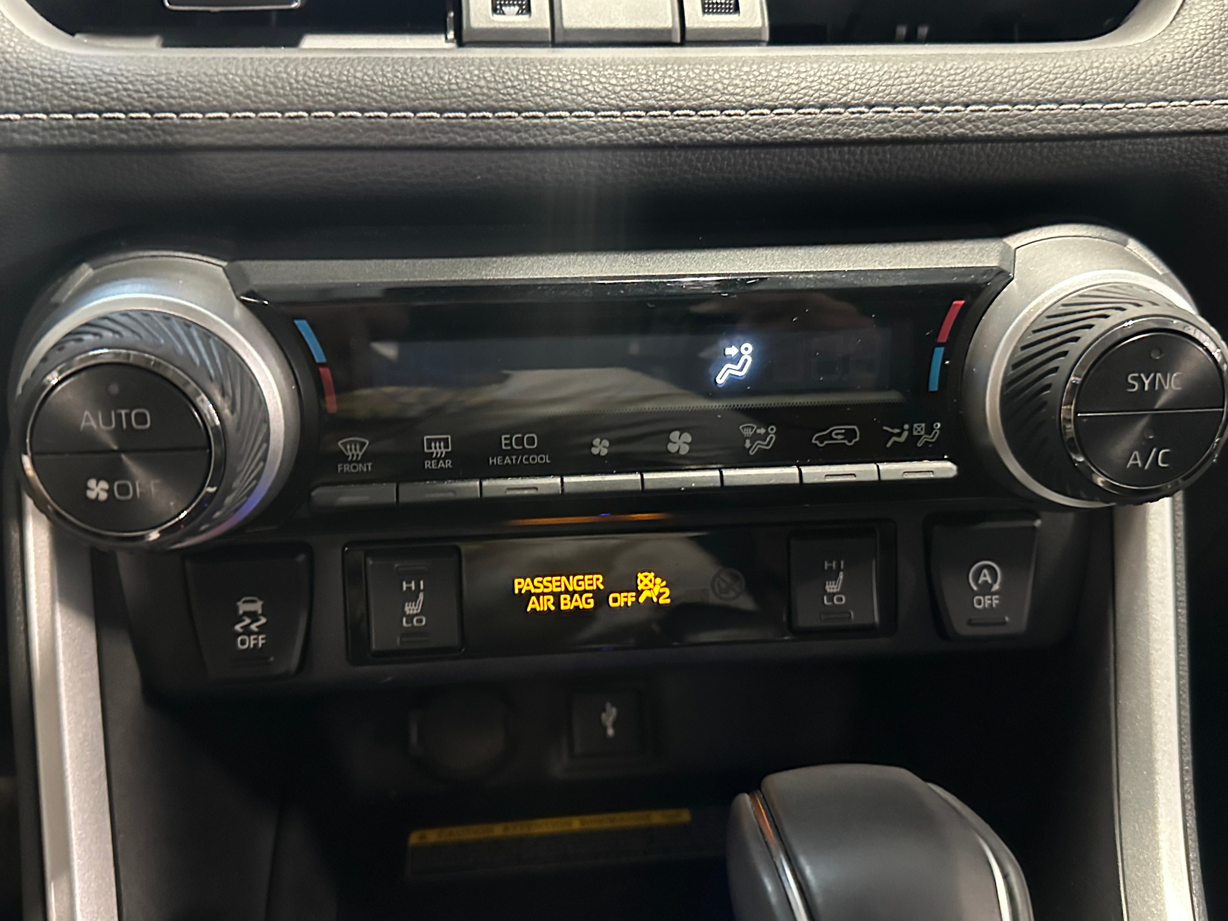 2021 Toyota RAV4 XLE Premium 3