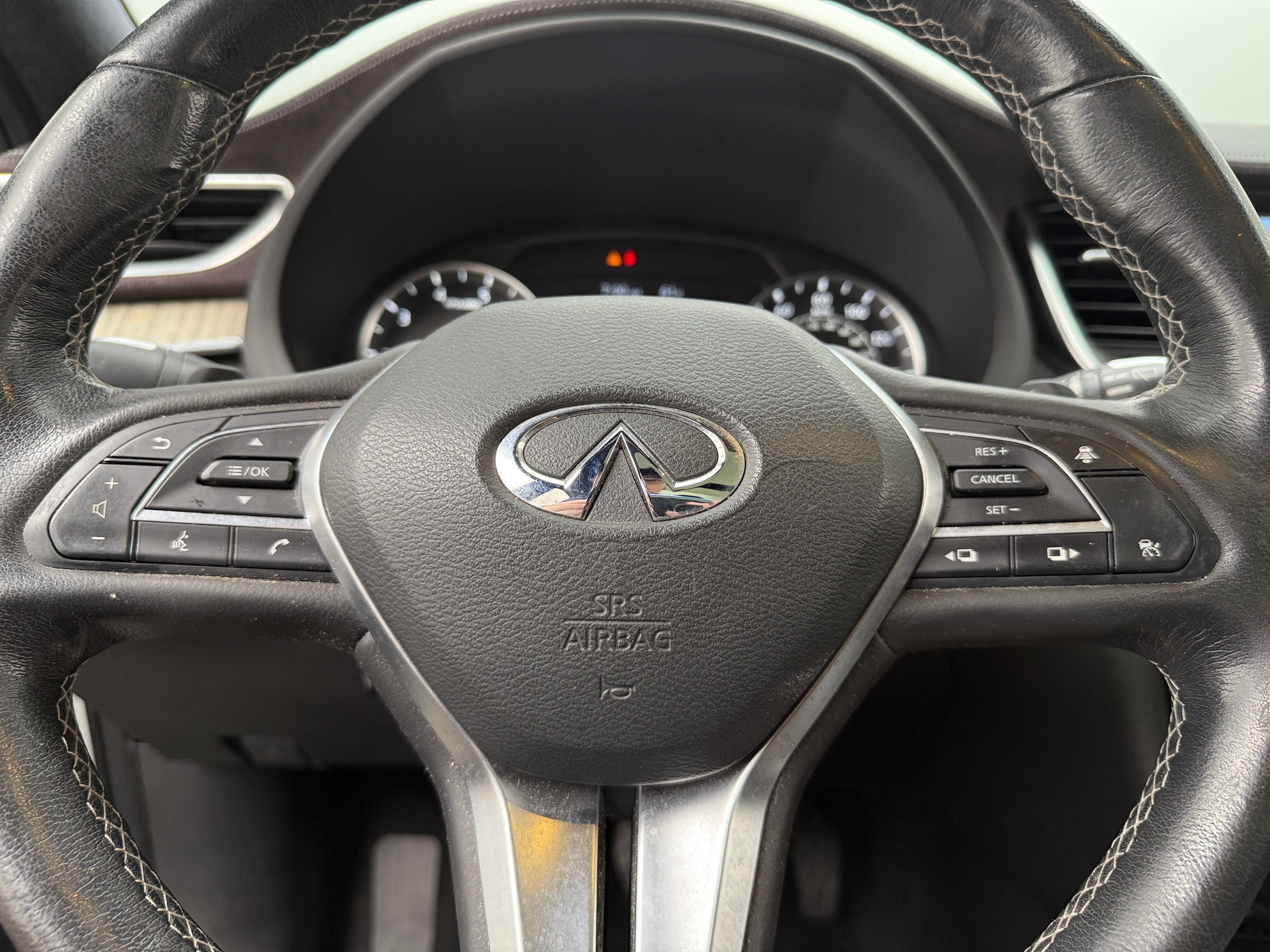 2019 INFINITI QX50 Essential 4