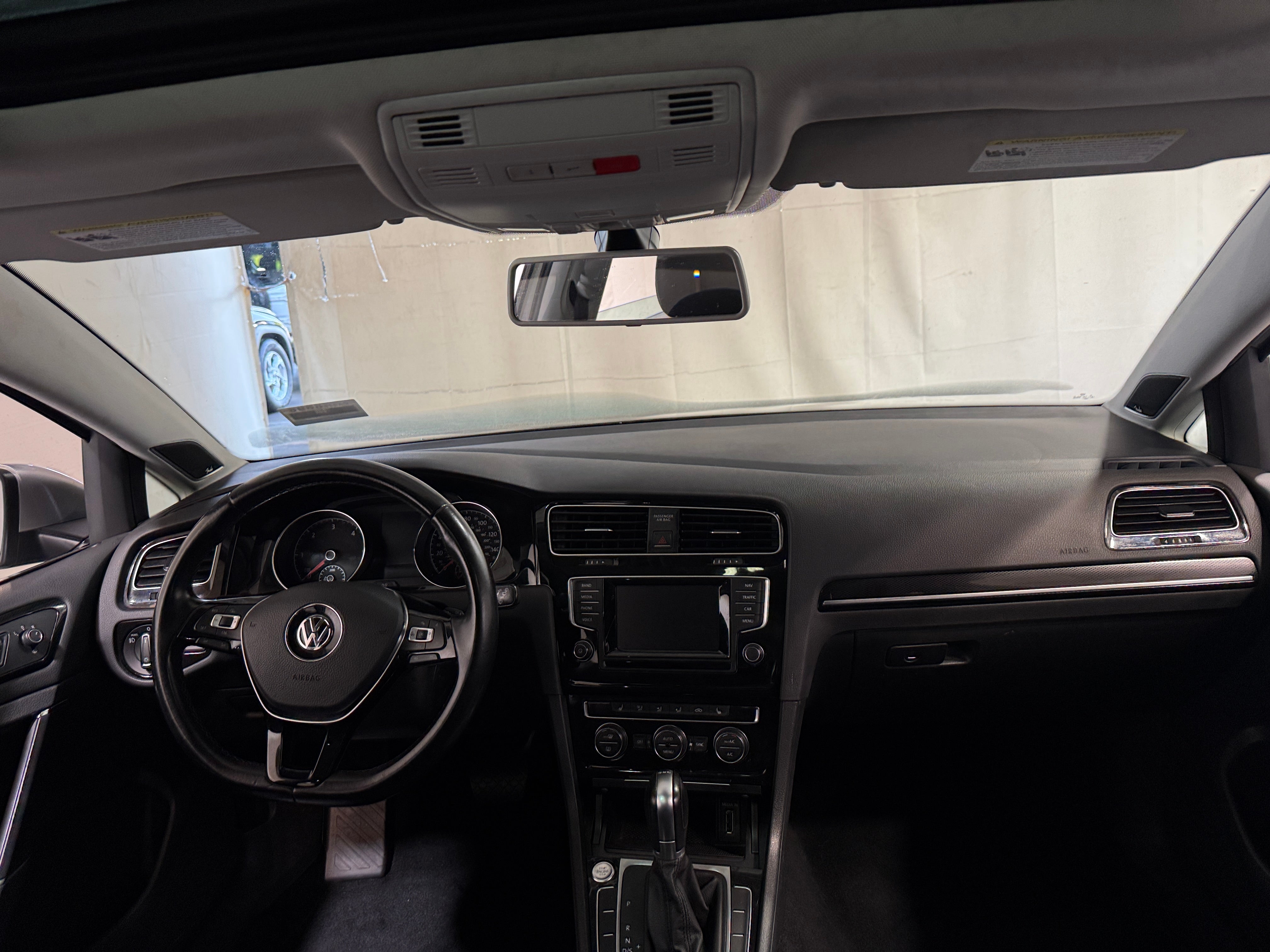 2015 Volkswagen e-Golf SE 2
