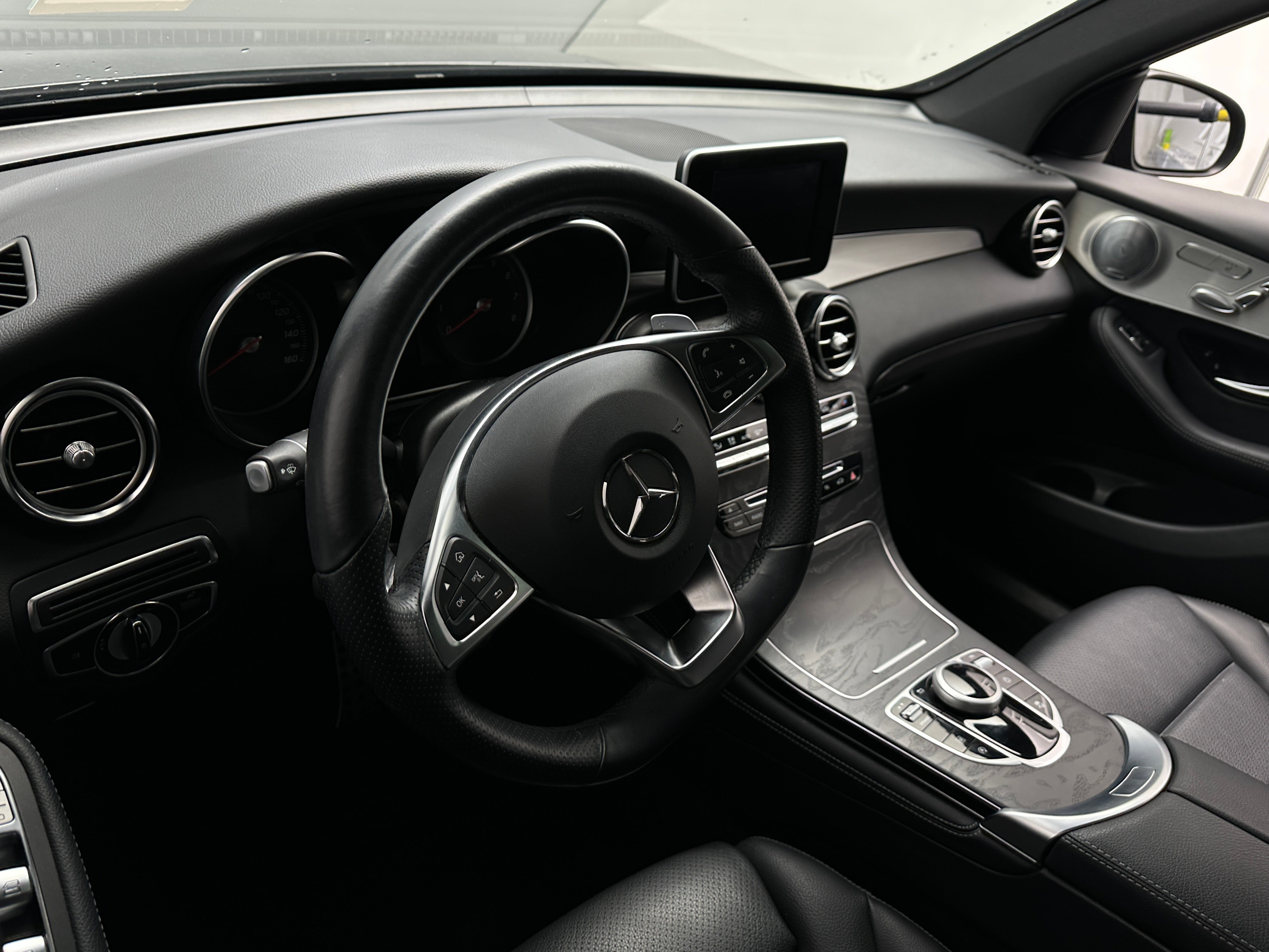 2019 Mercedes-Benz GLC 300 2