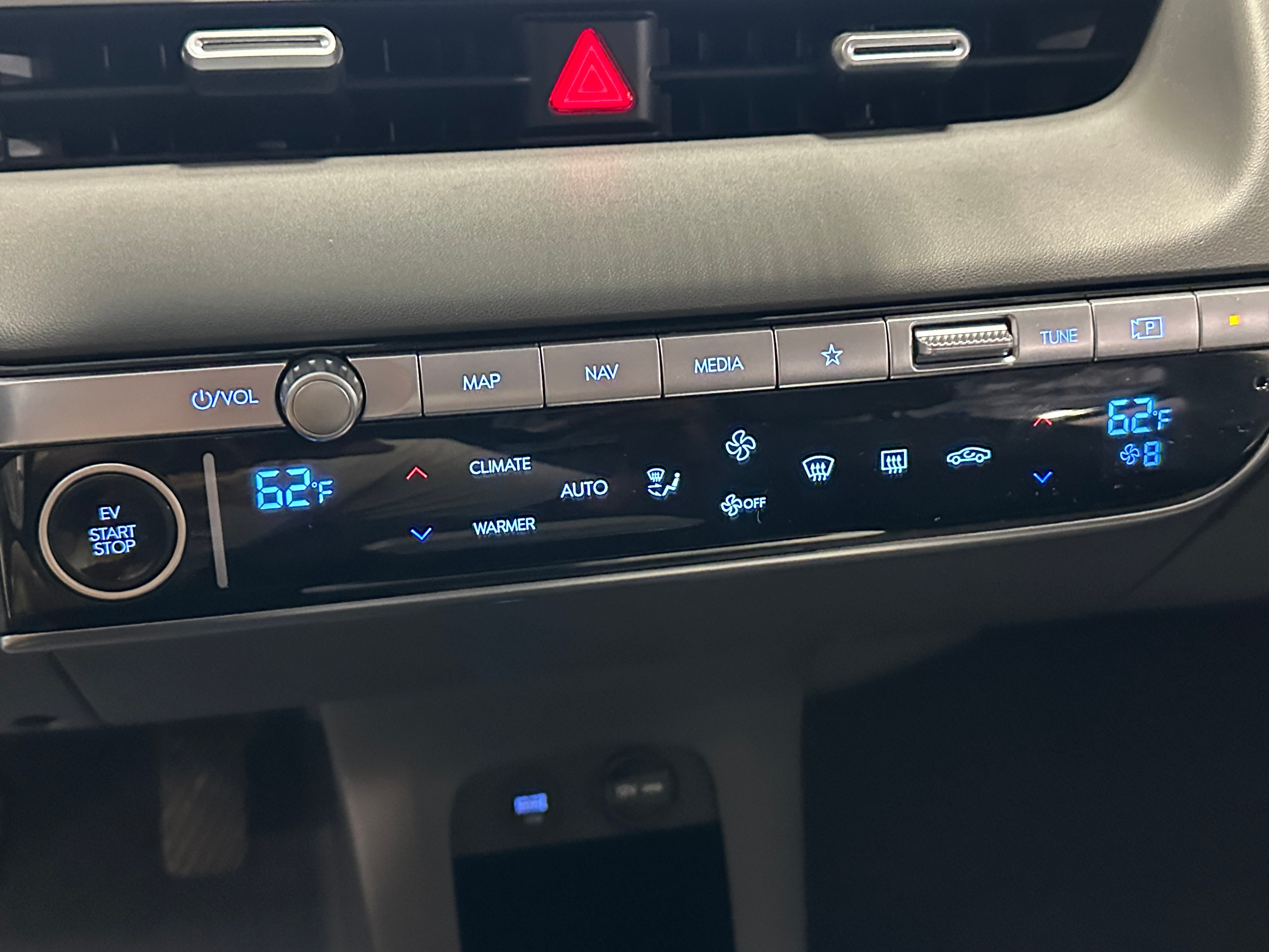 Thumbnail: 2022 Hyundai Ioniq 5 - 4