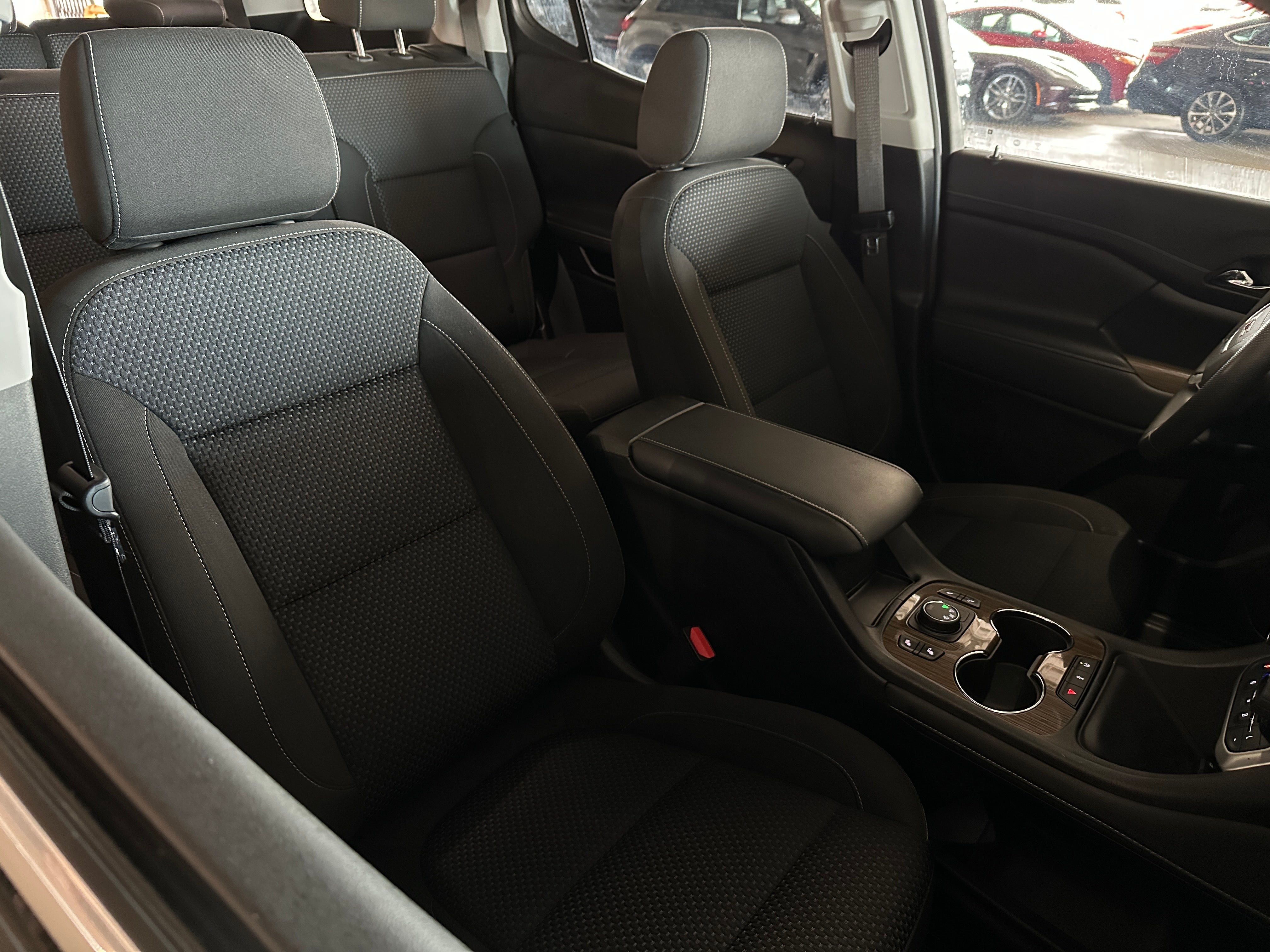 2023 GMC Acadia SLE 2