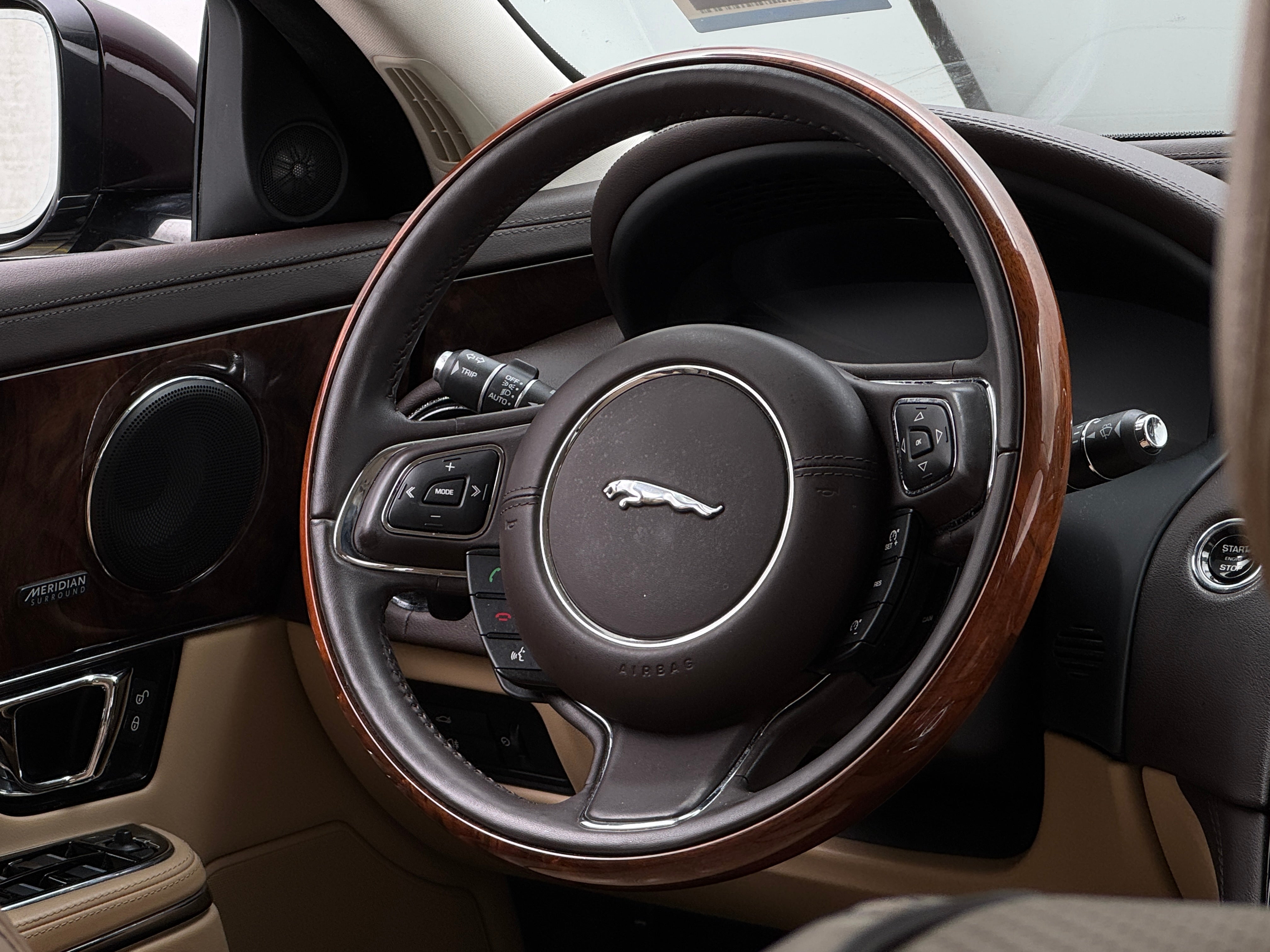 2019 Jaguar XJ R-Sport 4