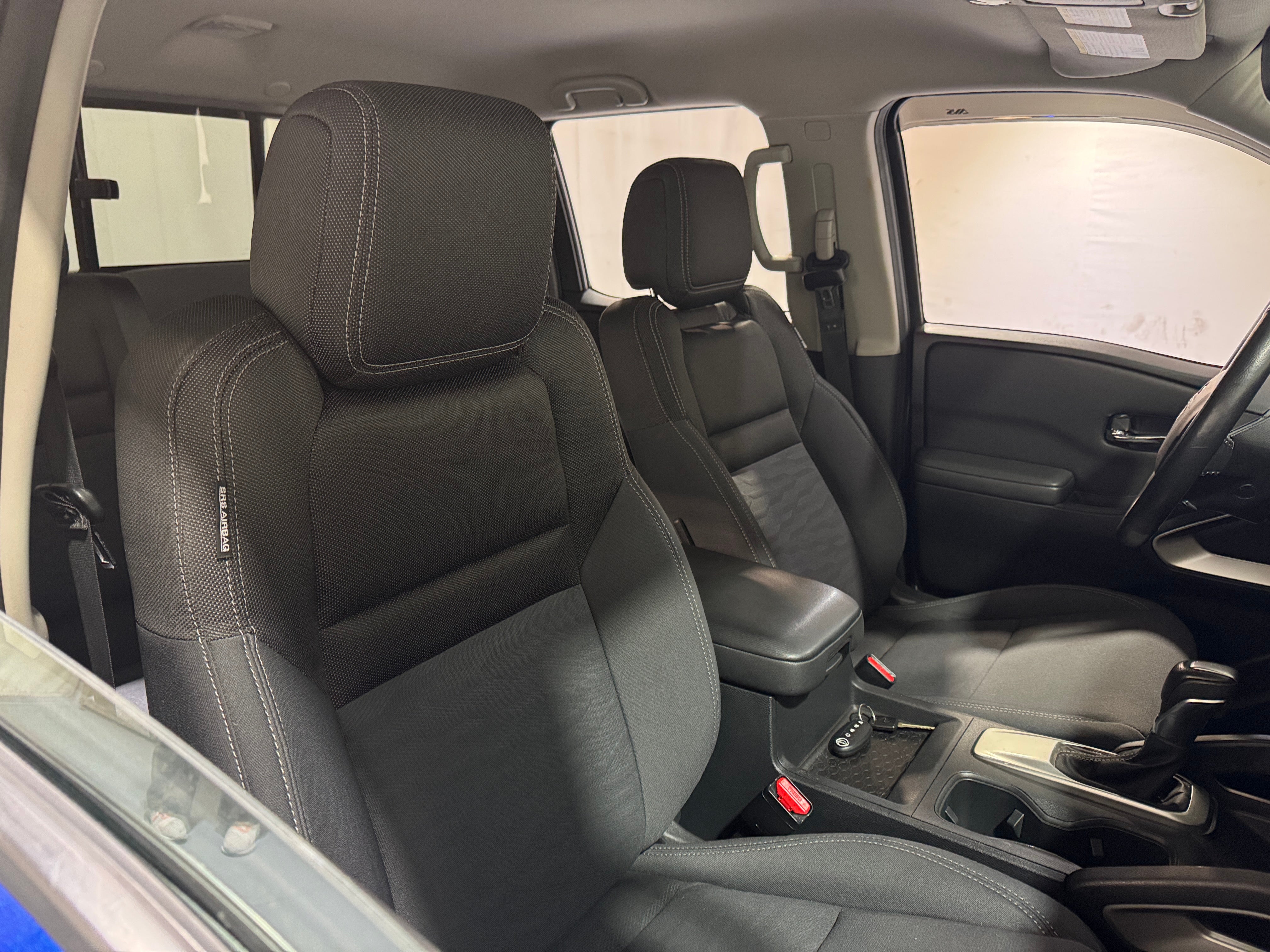 2022 Nissan Frontier SV 2