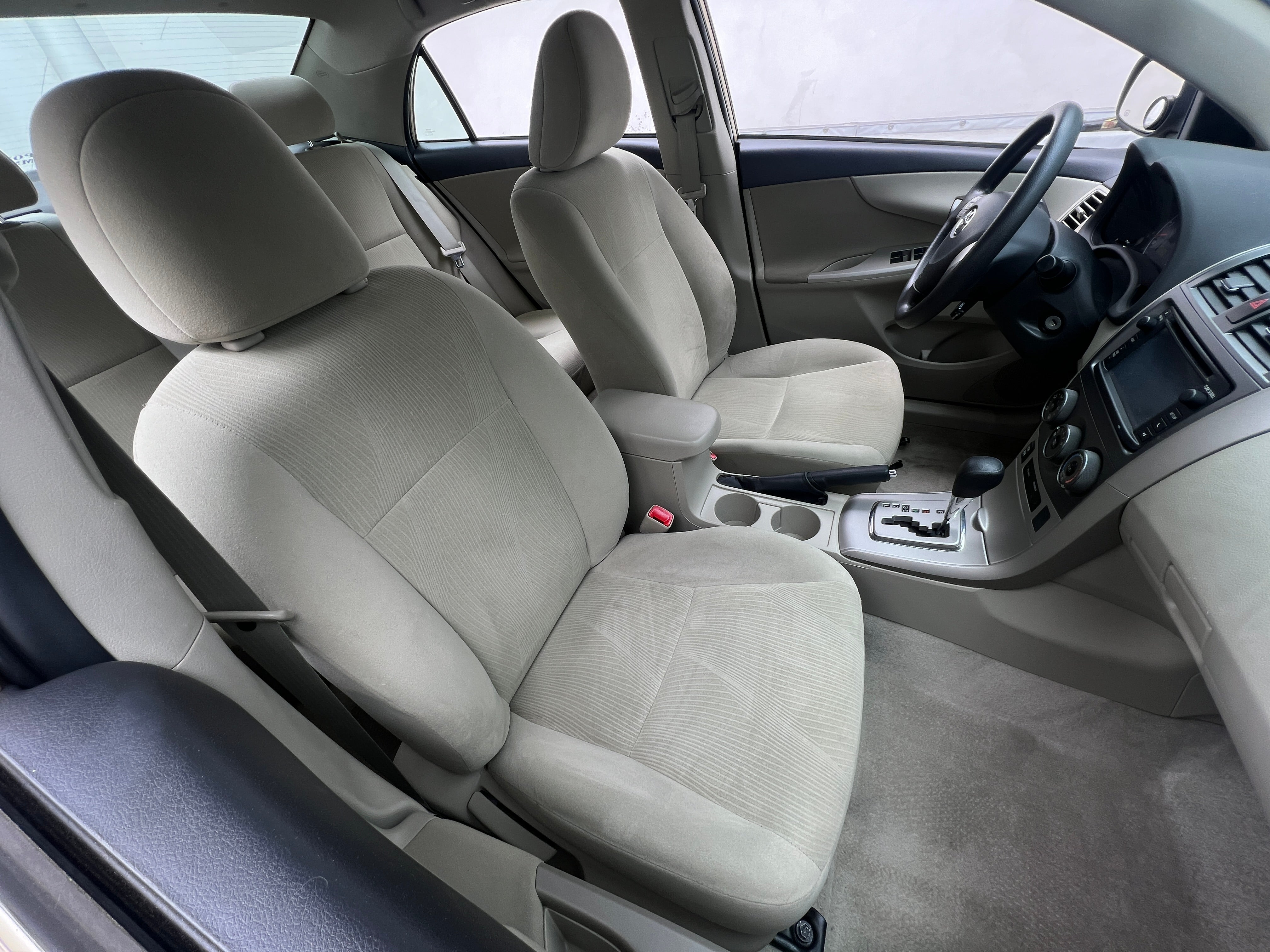 2013 Toyota Corolla LE 2
