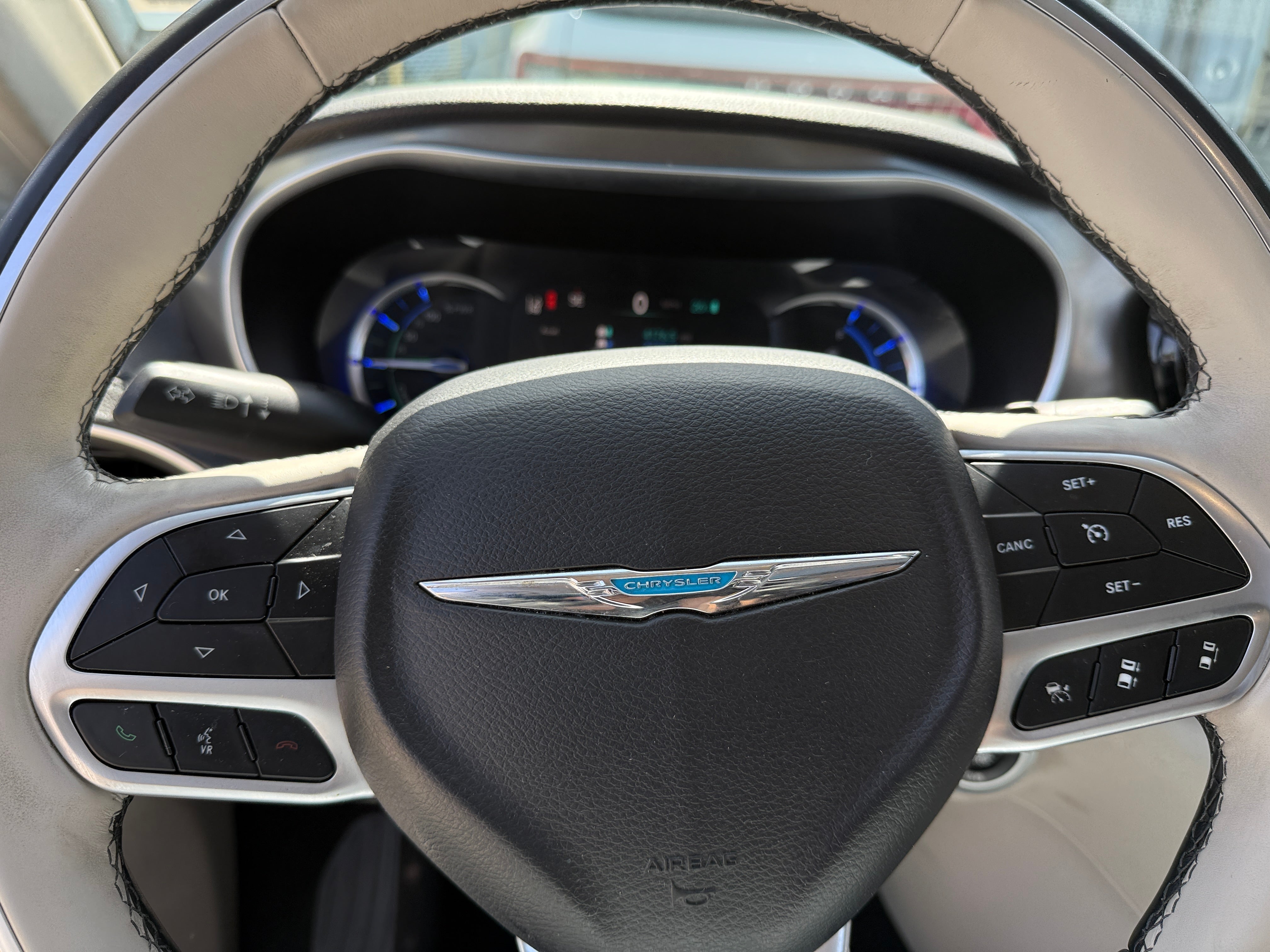 2018 Chrysler Pacifica Hybrid Limited 4