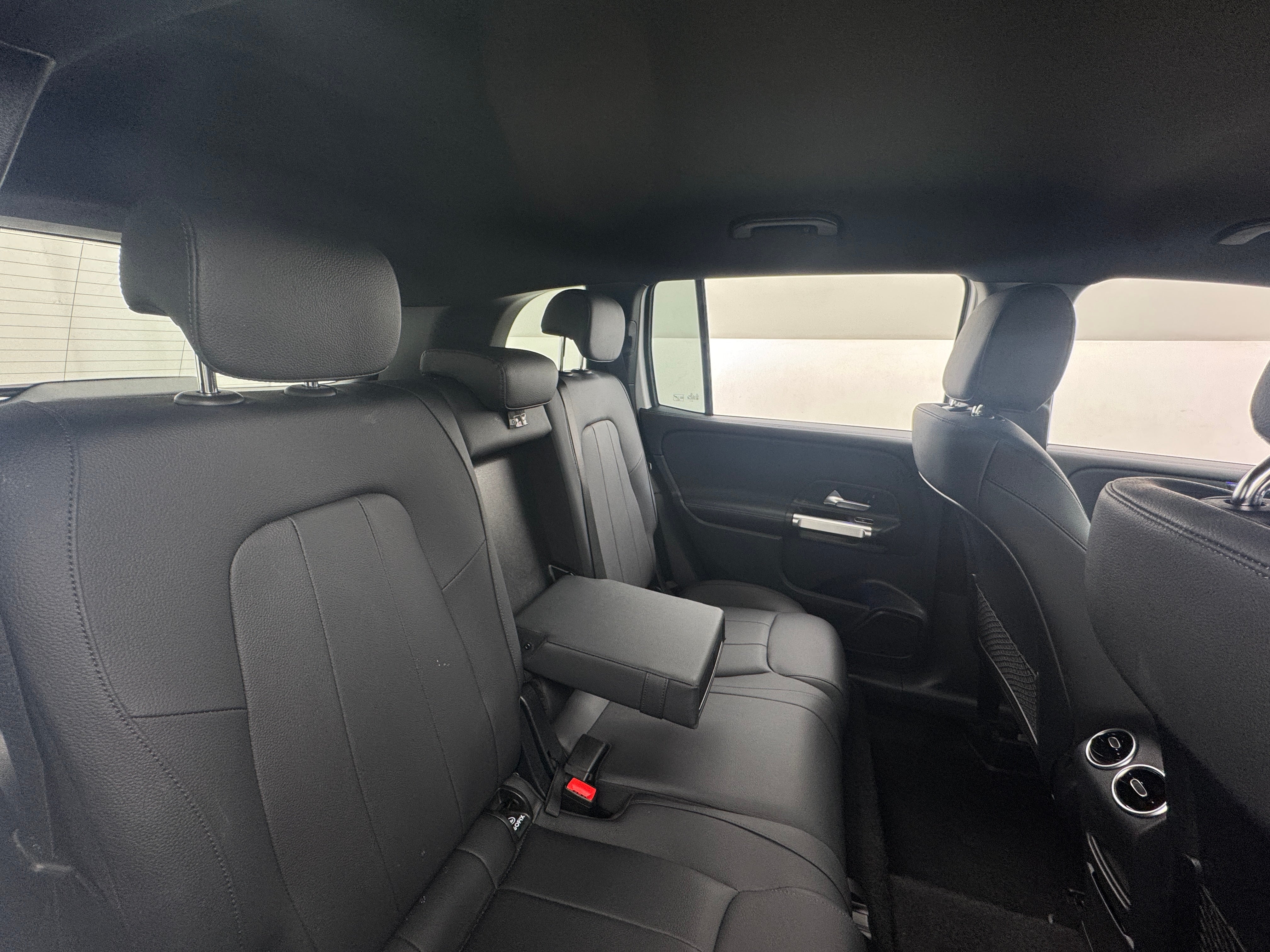 2024 Mercedes-Benz GLB 250 5