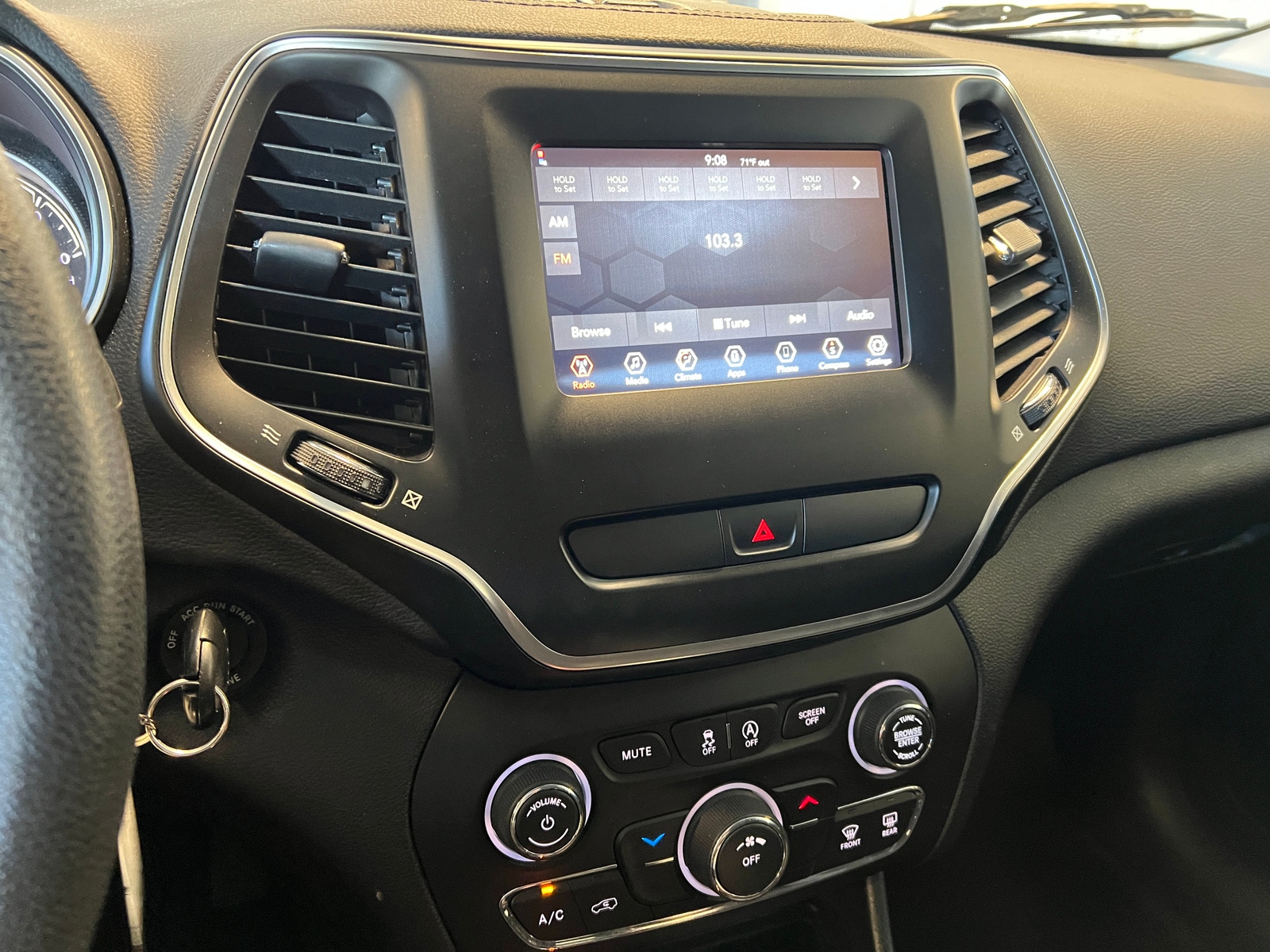 Thumbnail: 2019 Jeep Cherokee - 4