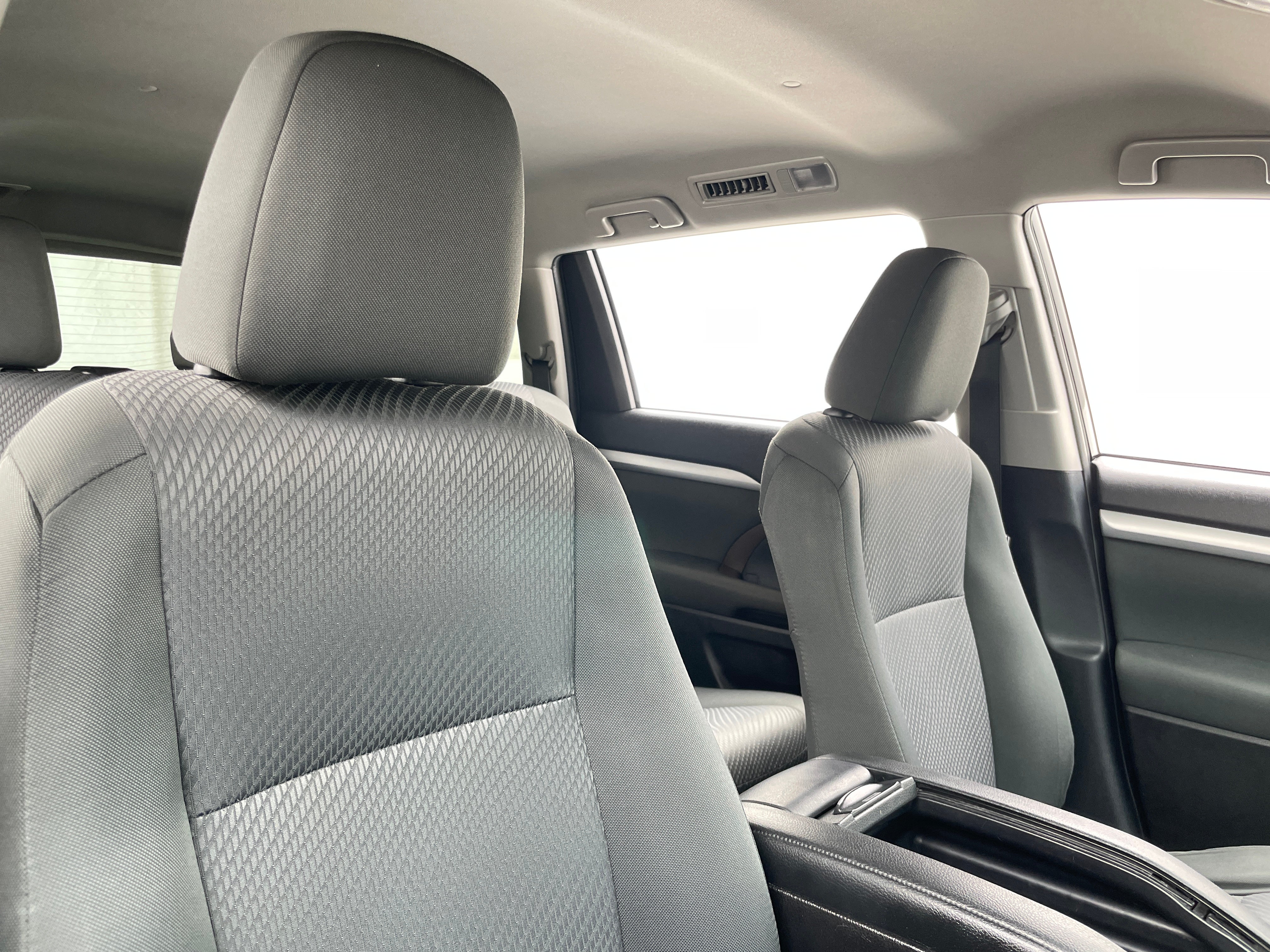 2019 Toyota Highlander LE 2