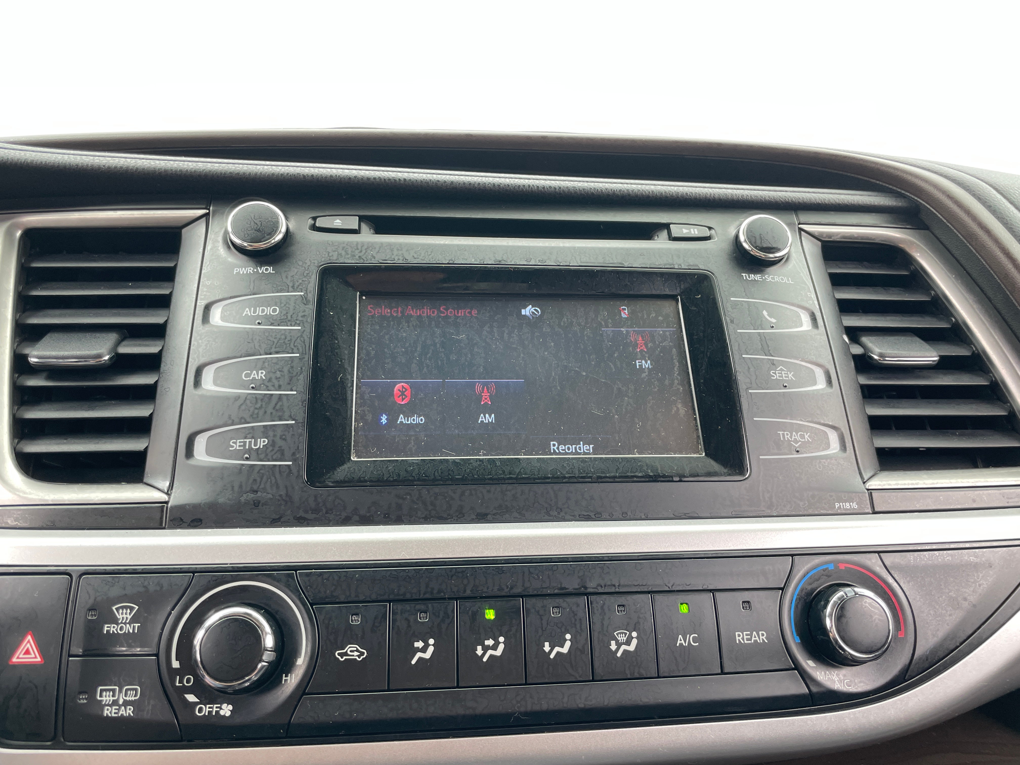 2019 Toyota Highlander LE 4