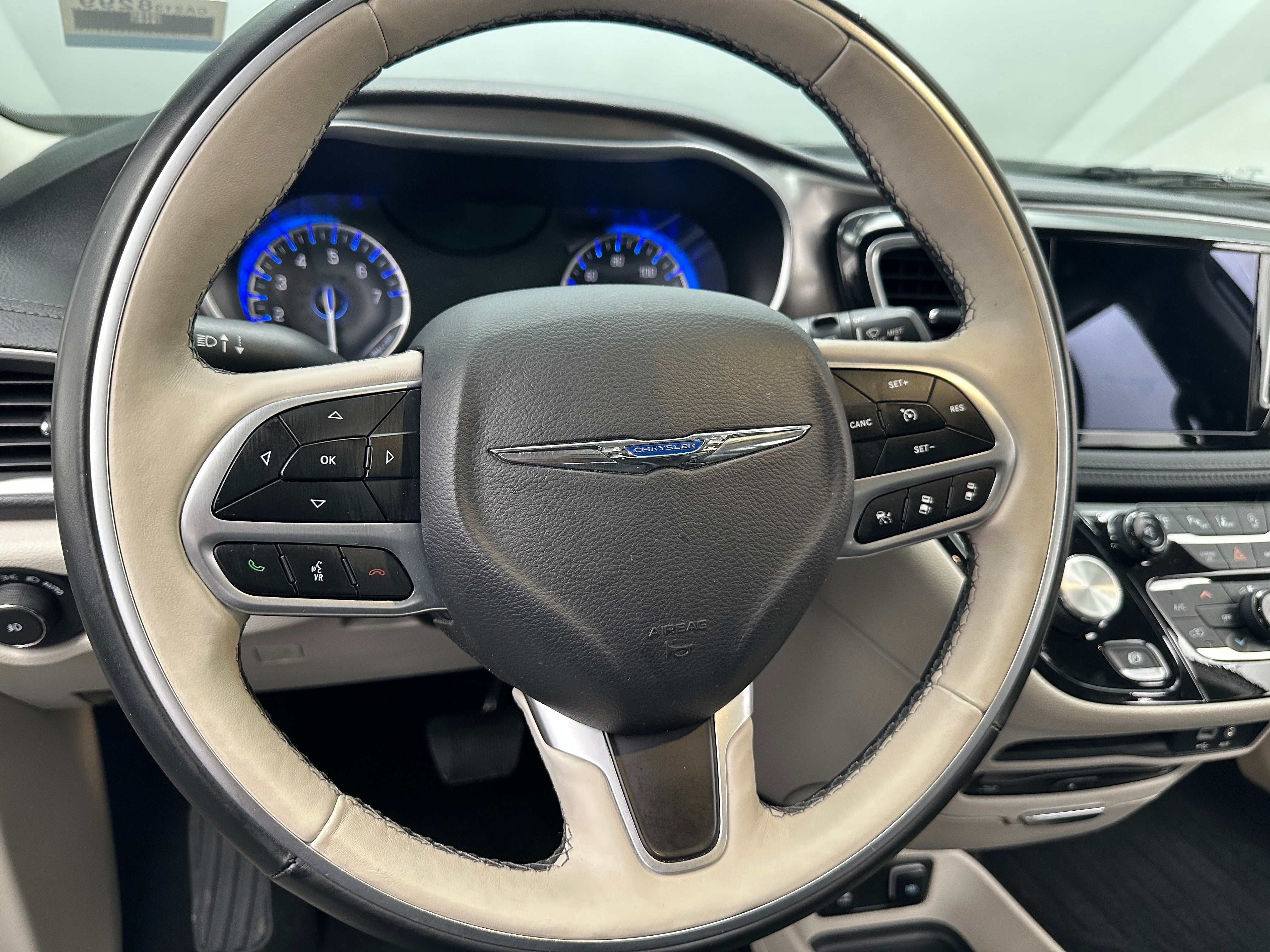 2017 Chrysler Pacifica Limited 4