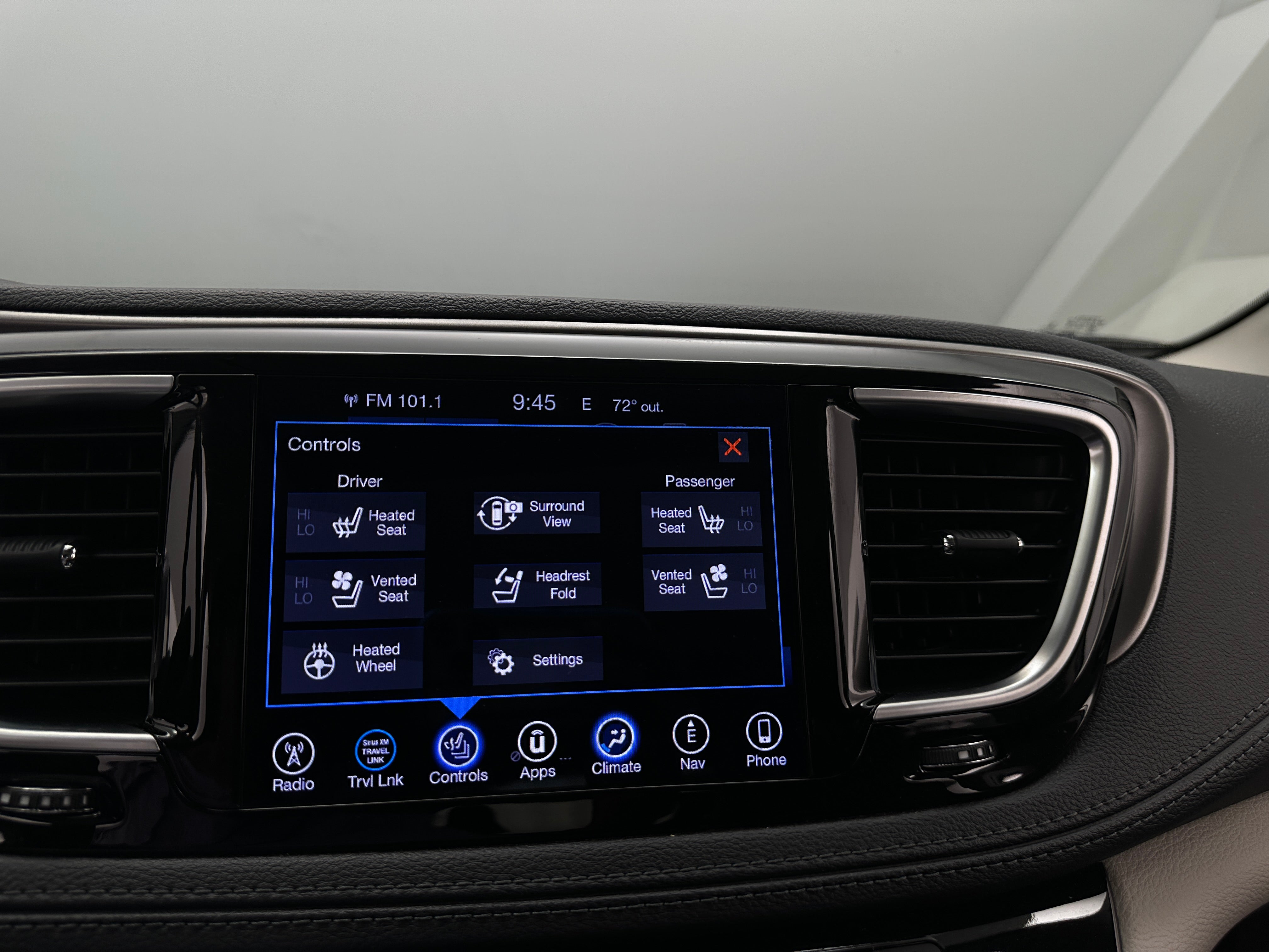 2017 Chrysler Pacifica Limited 3