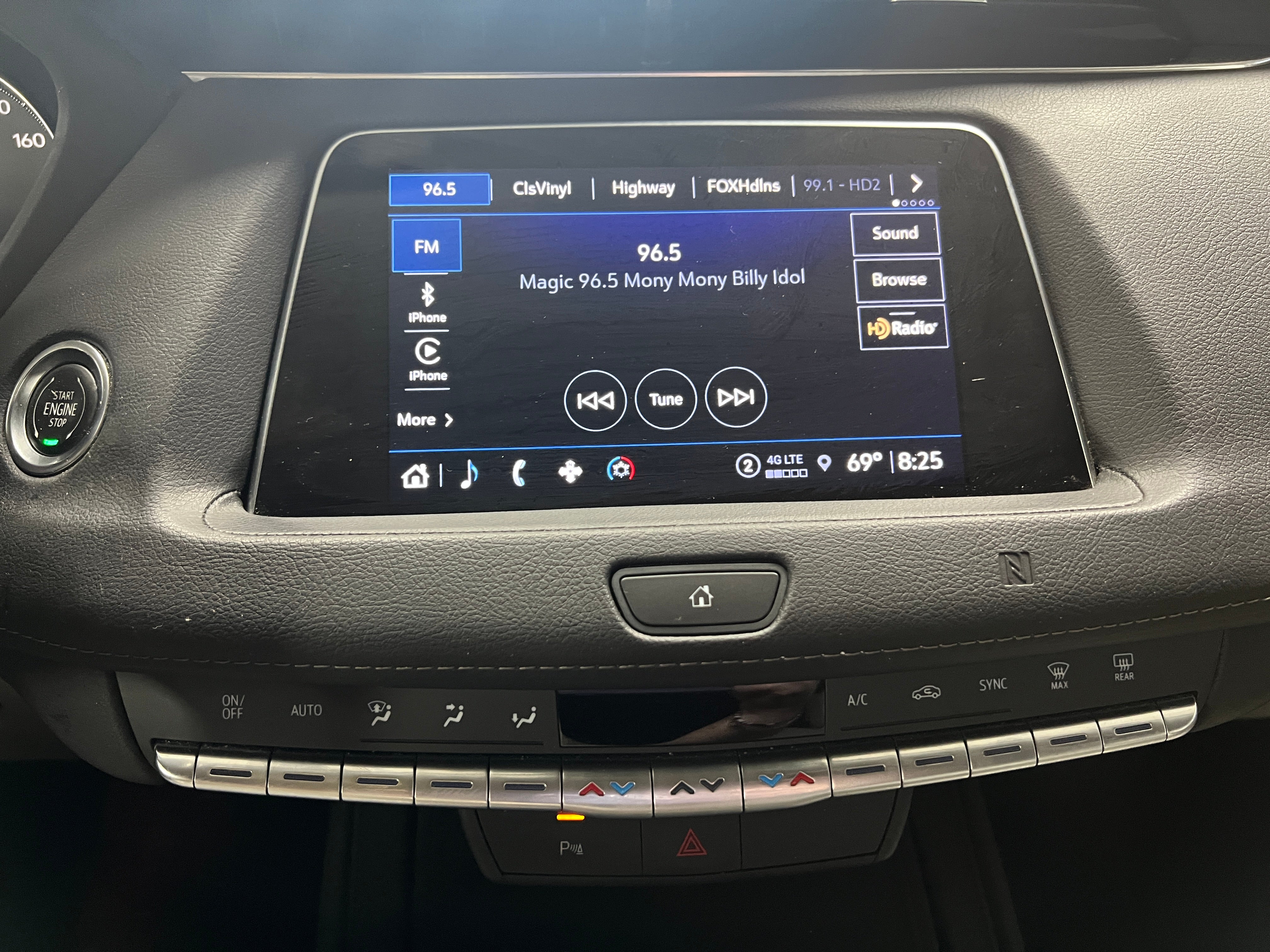 2021 Cadillac XT4 Luxury 3