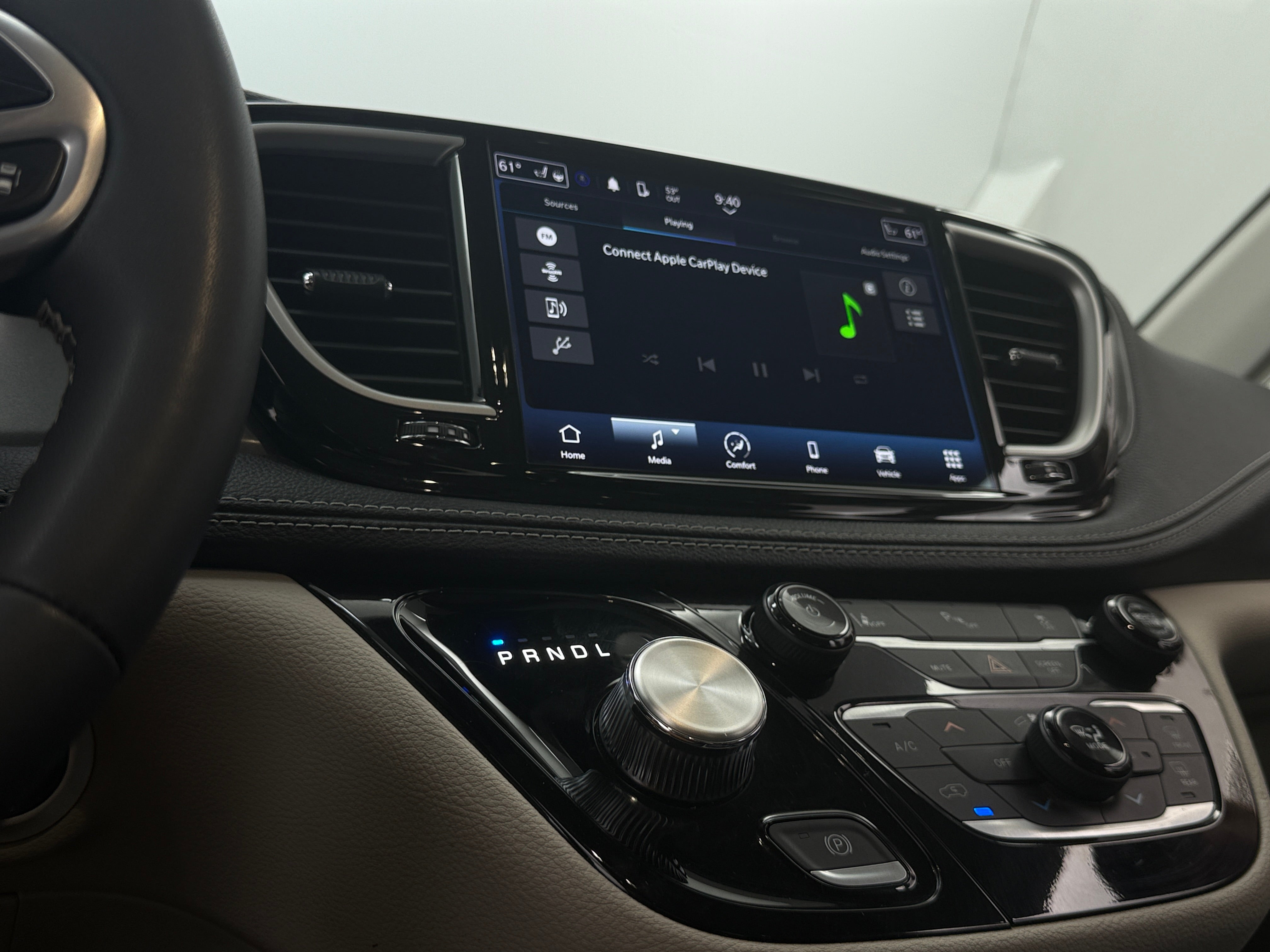 2023 Chrysler Pacifica Hybrid Touring L 3