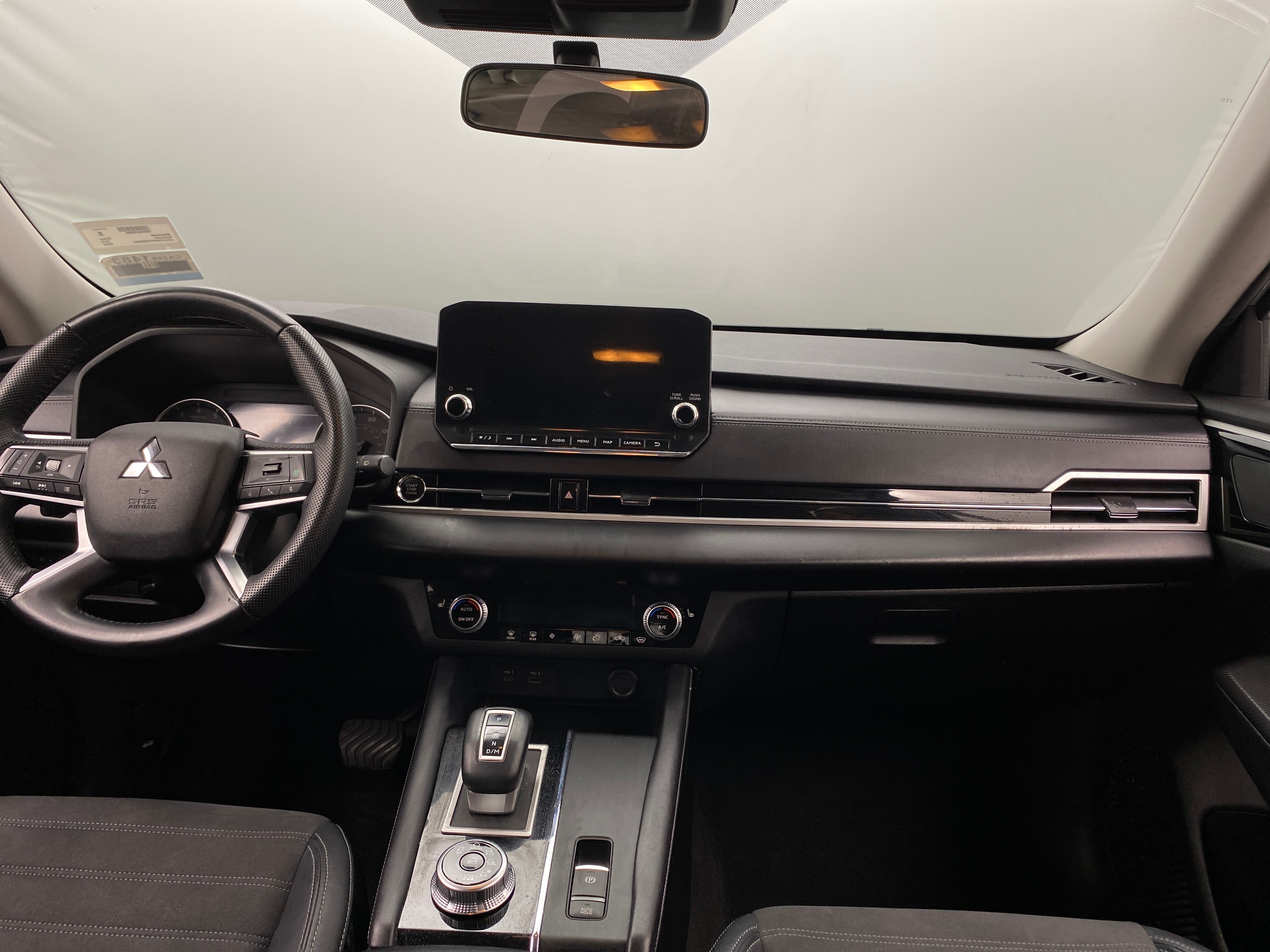 2023 Mitsubishi Outlander SE 2