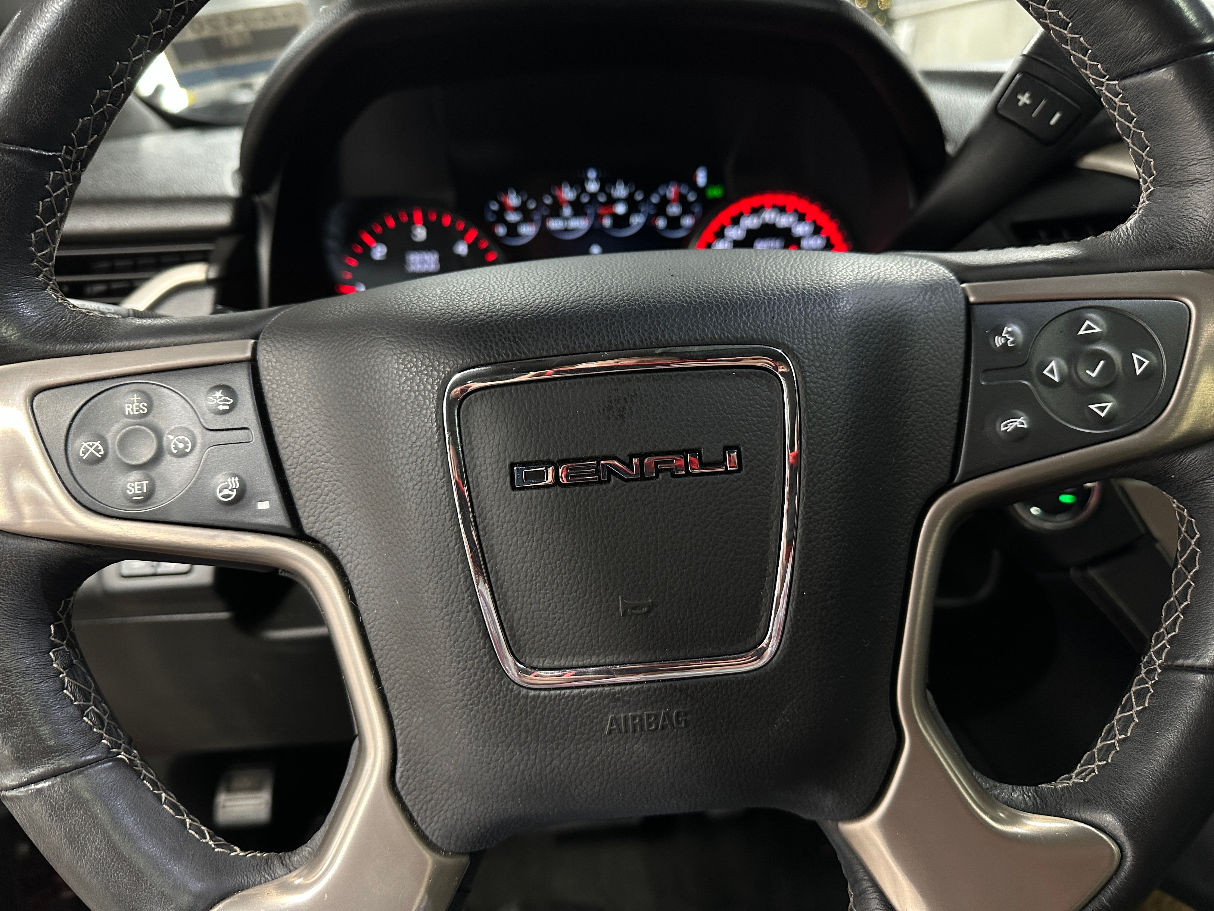 2016 GMC Yukon Denali 4