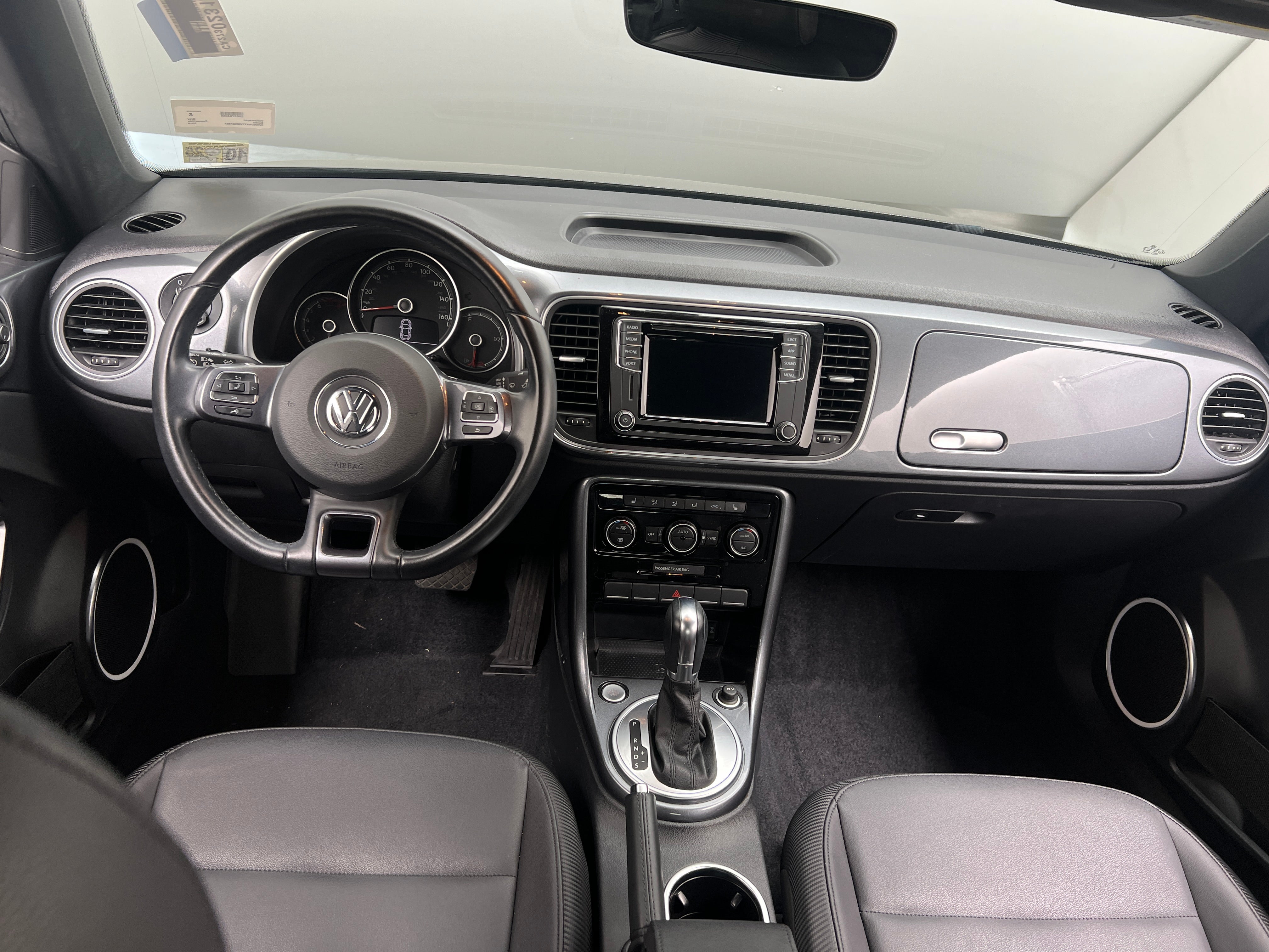 2019 Volkswagen Beetle SE 2