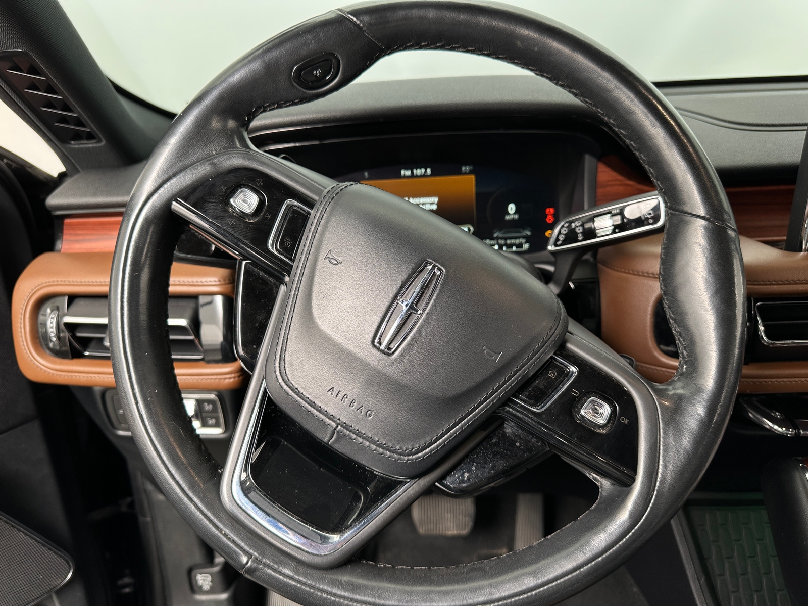 Thumbnail: 2021 Lincoln Aviator - 4